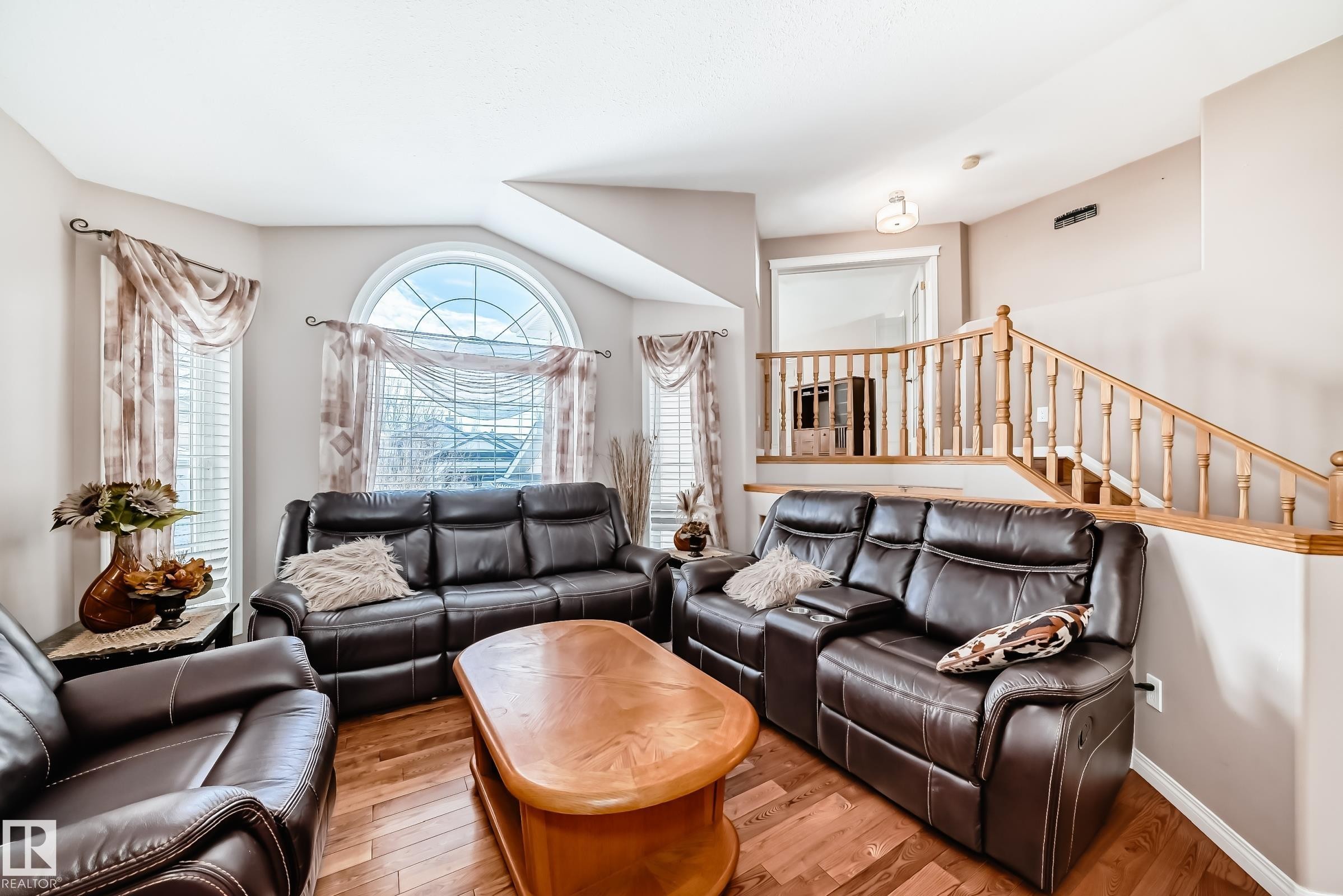 16348 89 Street, Edmonton, AB - Indoor Photo Showing Living Room