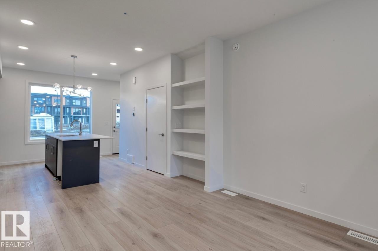 7528 Klapstein Link Link, Edmonton, AB - Indoor