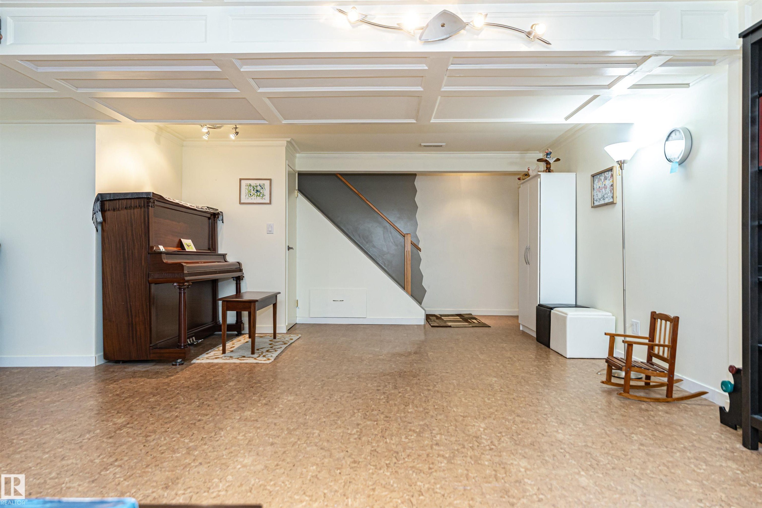 Finished below grade area with stairway and baseboards - 2112 67 Street Nw, Edmonton, AB - Indoor