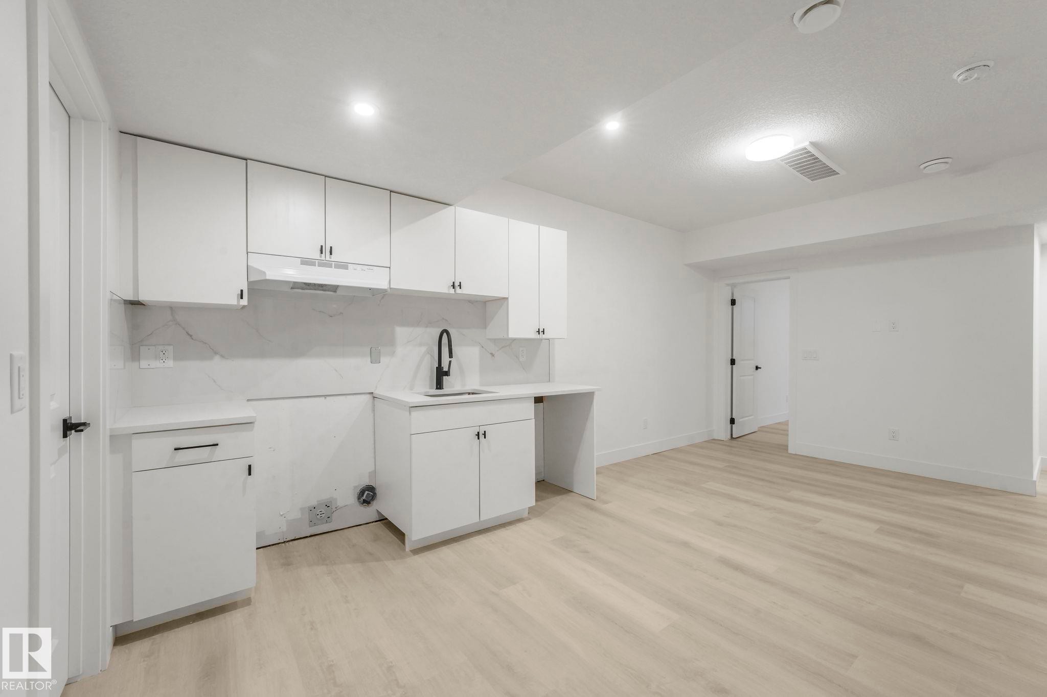 3518 42 Ave, Beaumont, AB - Indoor Photo Showing Kitchen