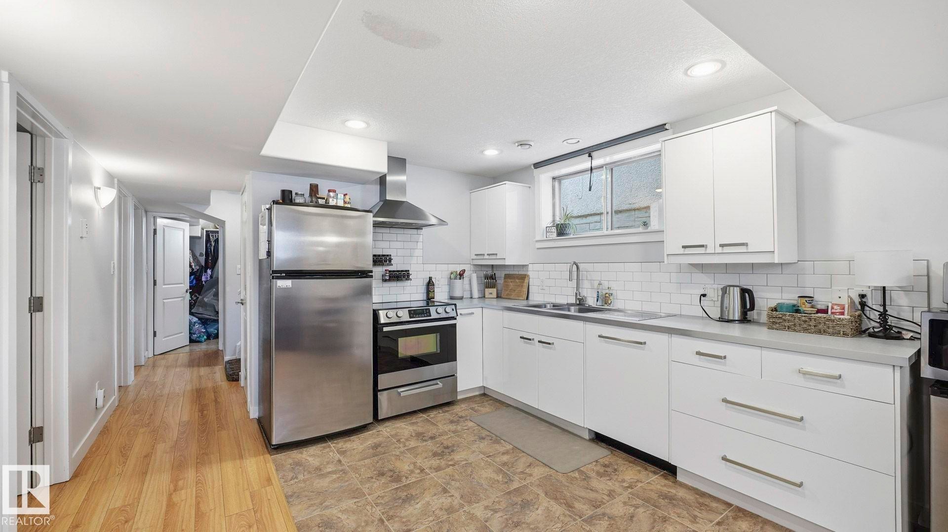 8911 83 Avenue, Edmonton, AB - Indoor Photo Showing Kitchen With Upgraded Kitchen