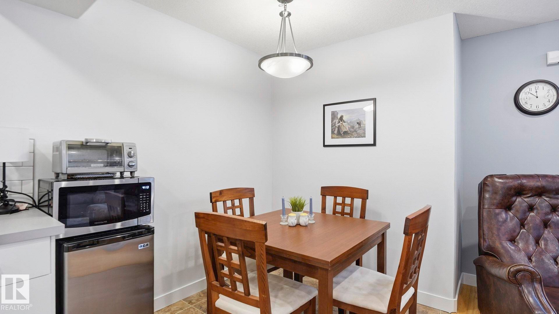 8911 83 Avenue, Edmonton, AB - Indoor Photo Showing Dining Room