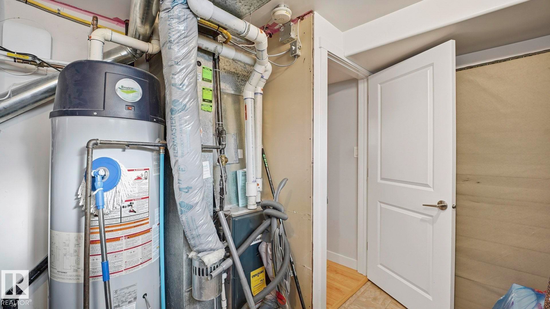 8911 83 Avenue, Edmonton, AB - Indoor