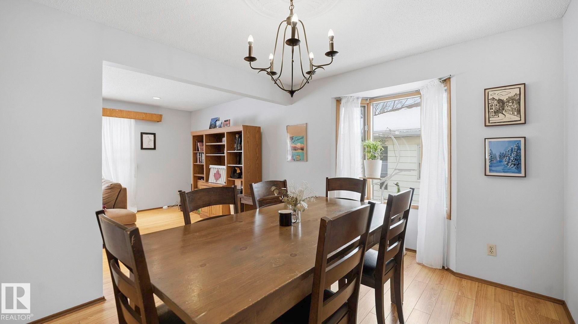 8911 83 Avenue, Edmonton, AB - Indoor Photo Showing Dining Room