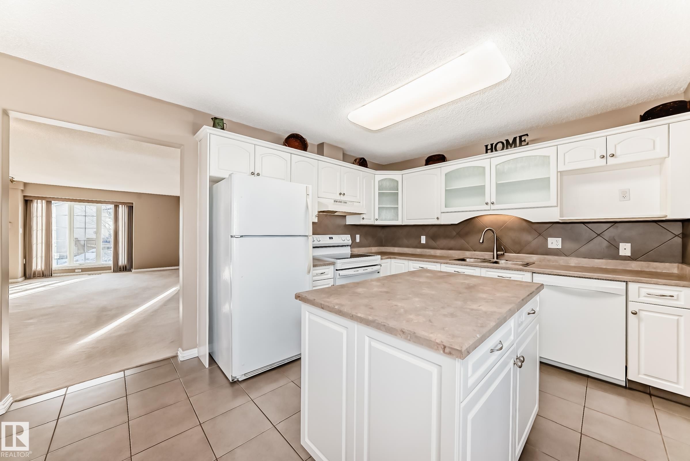 4 2419 133 Avenue, Edmonton, AB - Indoor Photo Showing Kitchen