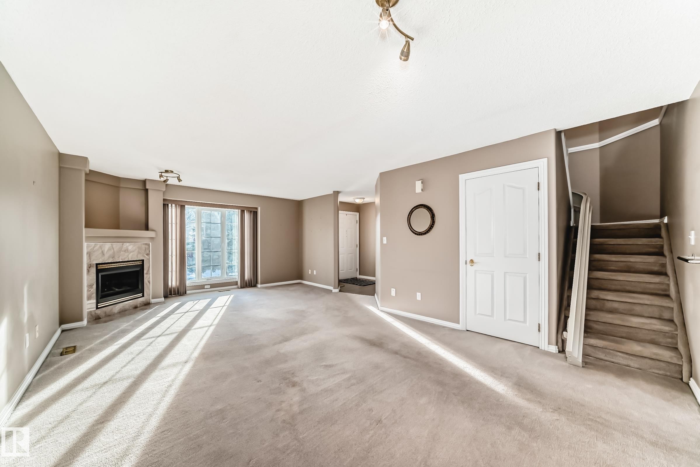 4 2419 133 Avenue, Edmonton, AB - Indoor With Fireplace