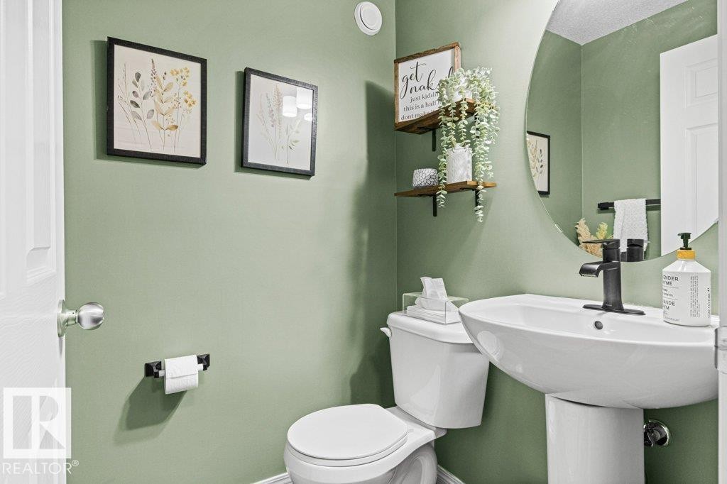 Bathroom with toilet and baseboards - 3351 Orchards Link, Edmonton, AB - Indoor Photo Showing Bathroom