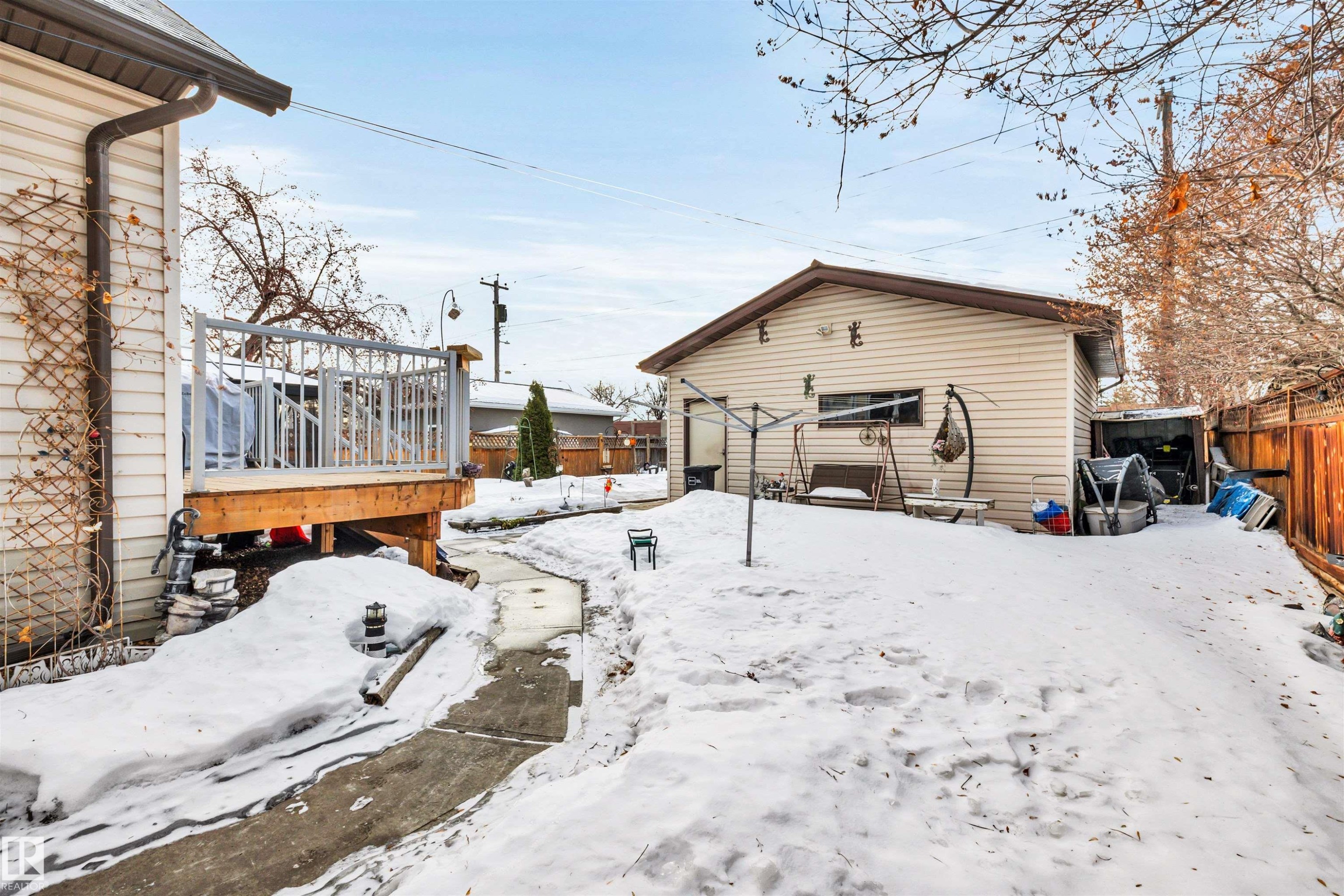 Yard covered in snow with a wooden deck - 11432 71 Street, Edmonton, AB - Outdoor