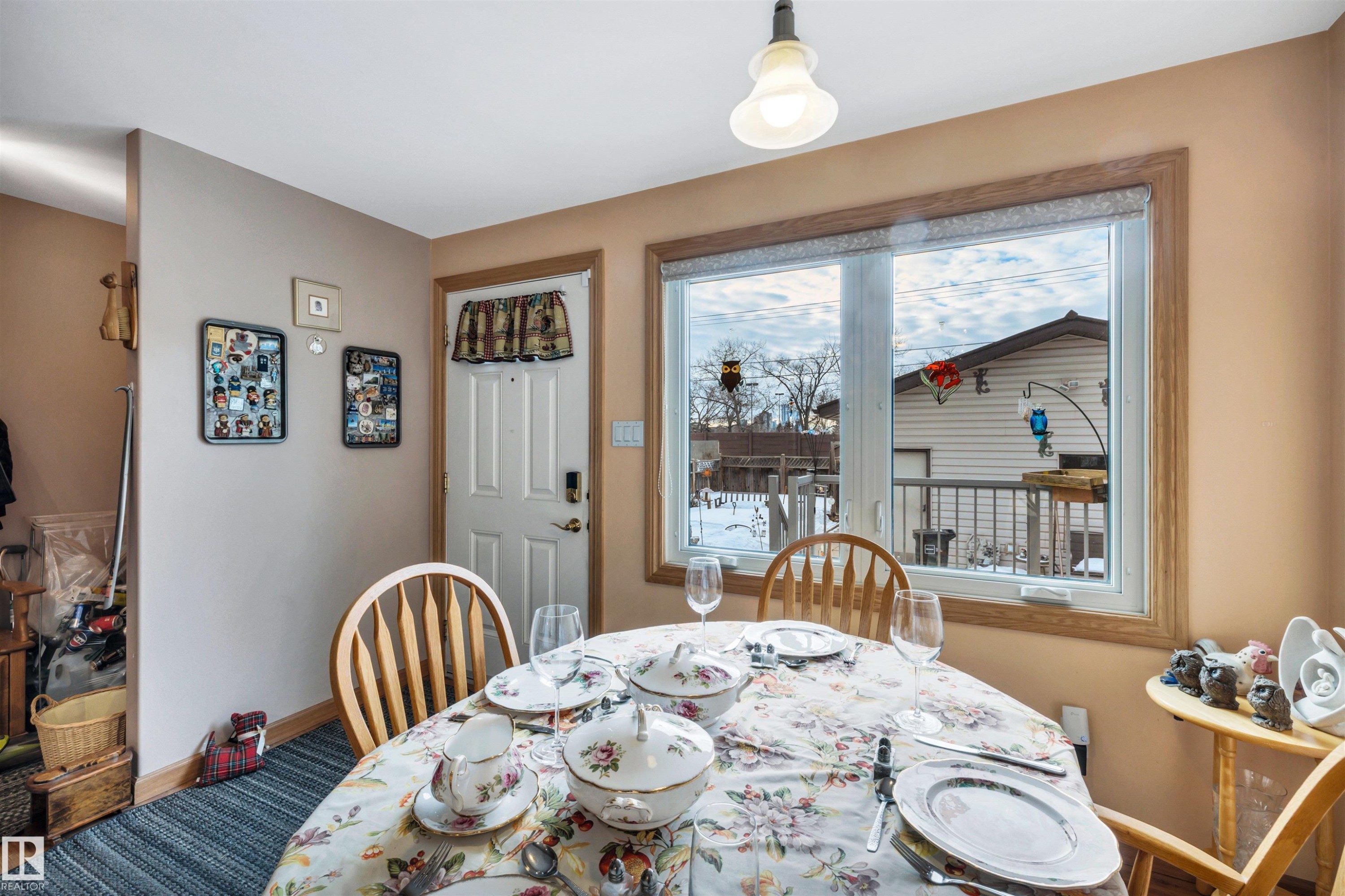 Dining area featuring baseboards - 11432 71 Street, Edmonton, AB - Indoor Photo Showing Dining Room