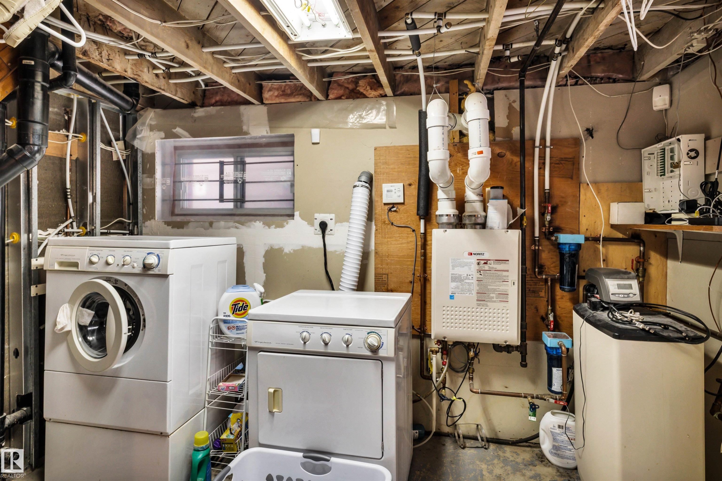 Laundry area featuring concrete flooring and washer and dryer - 11432 71 Street, Edmonton, AB - Indoor Photo Showing Laundry Room