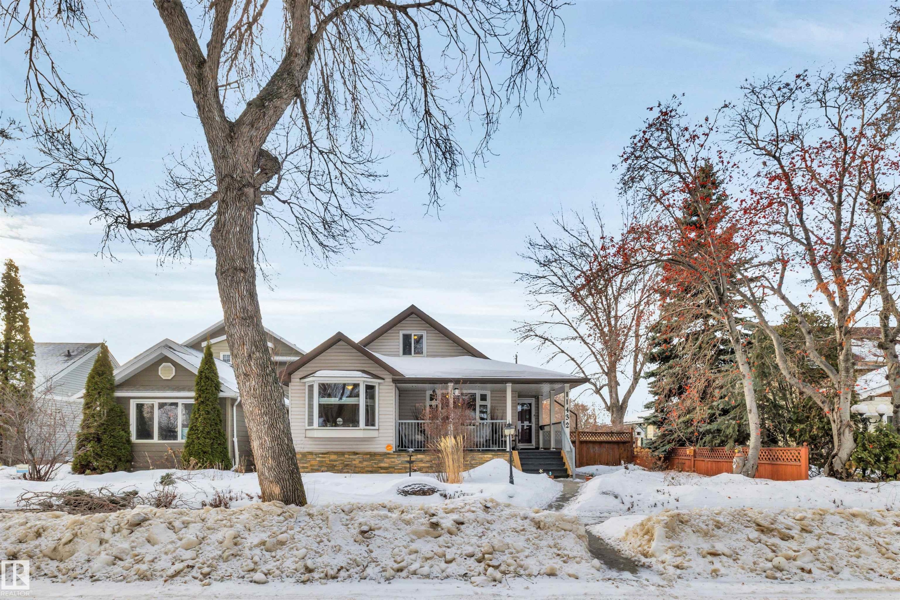 View of front of property with a porch - 11432 71 Street, Edmonton, AB - Outdoor With Facade