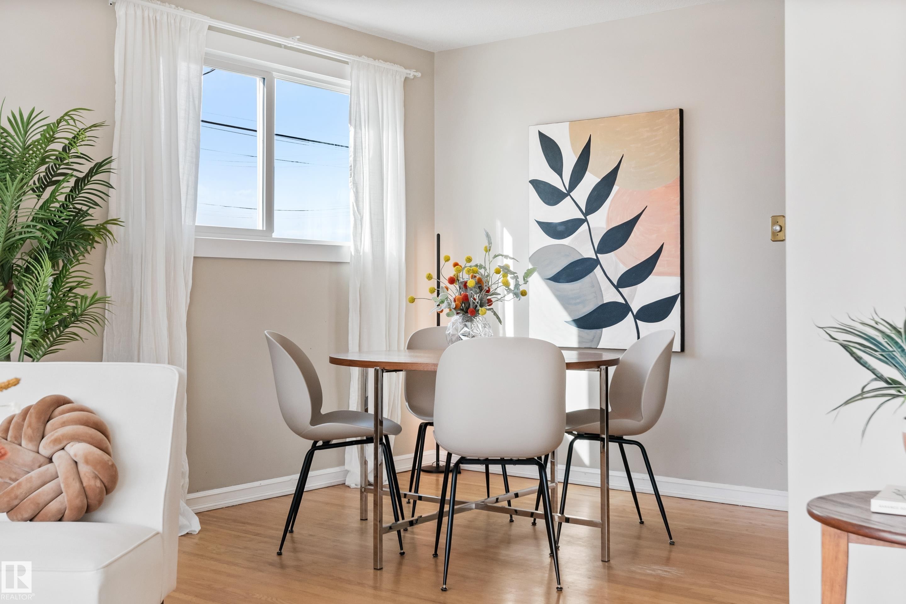 7104 95 Avenue, Edmonton, AB - Indoor Photo Showing Dining Room