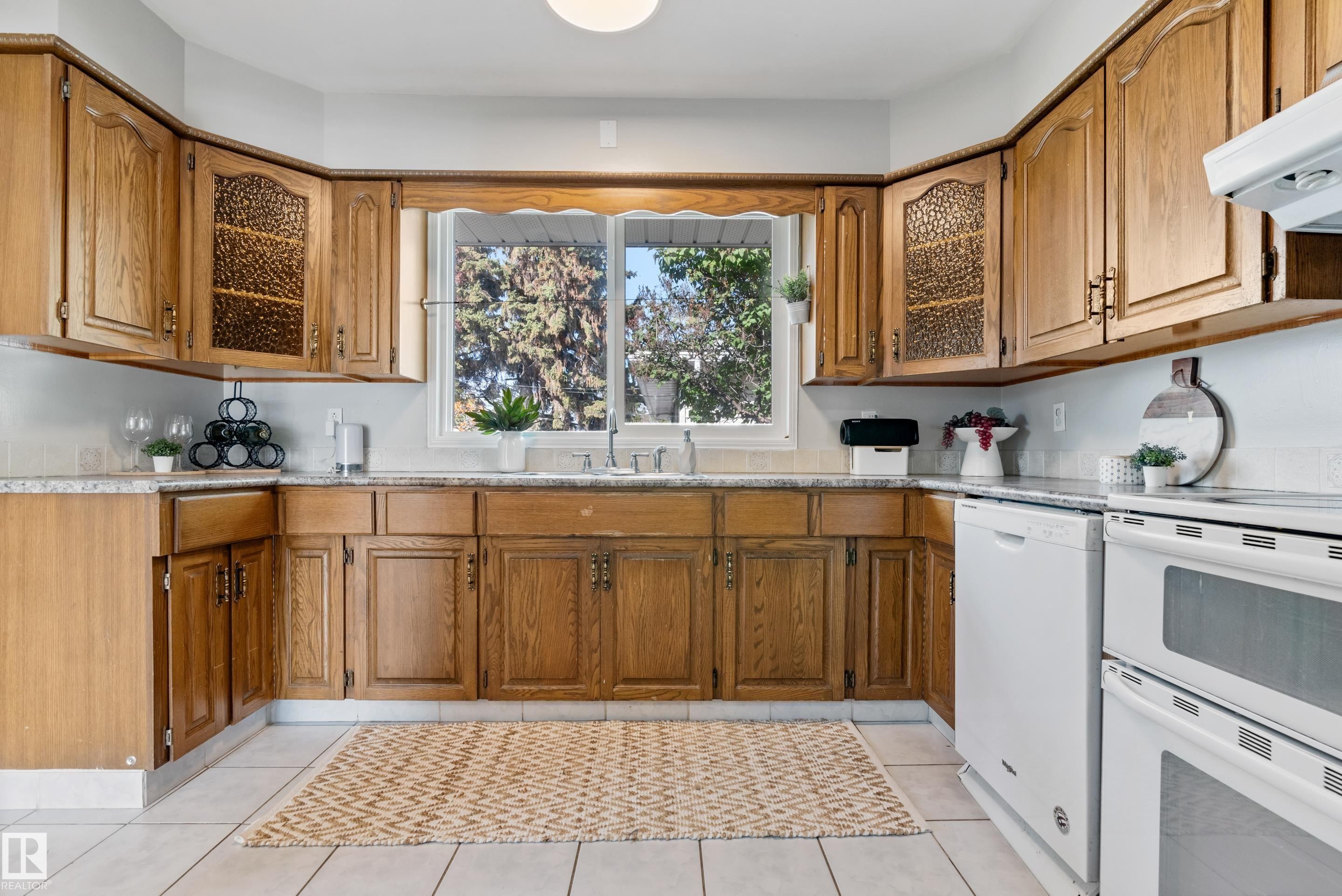 7104 95 Avenue, Edmonton, AB - Indoor Photo Showing Kitchen