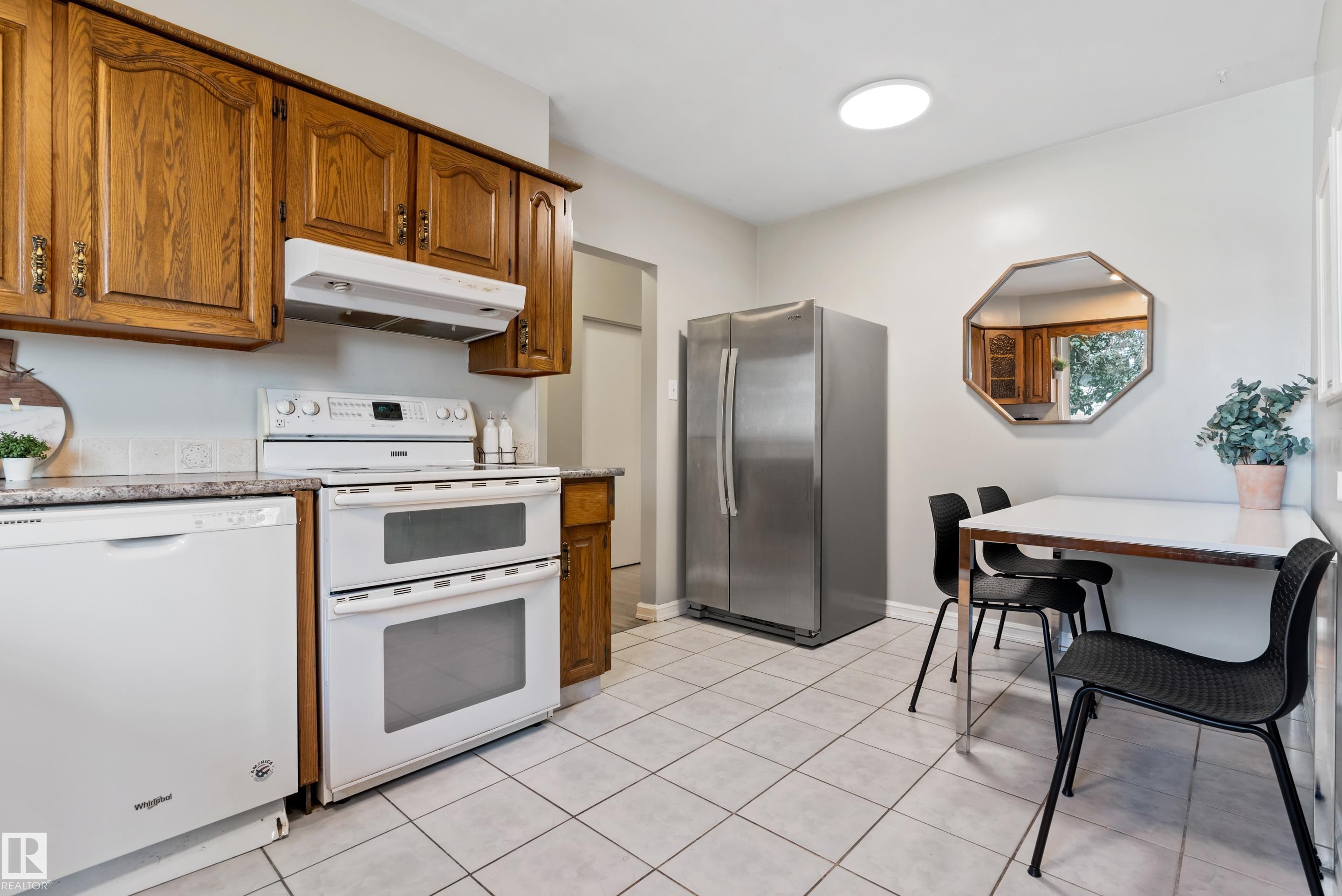 7104 95 Avenue, Edmonton, AB - Indoor Photo Showing Kitchen