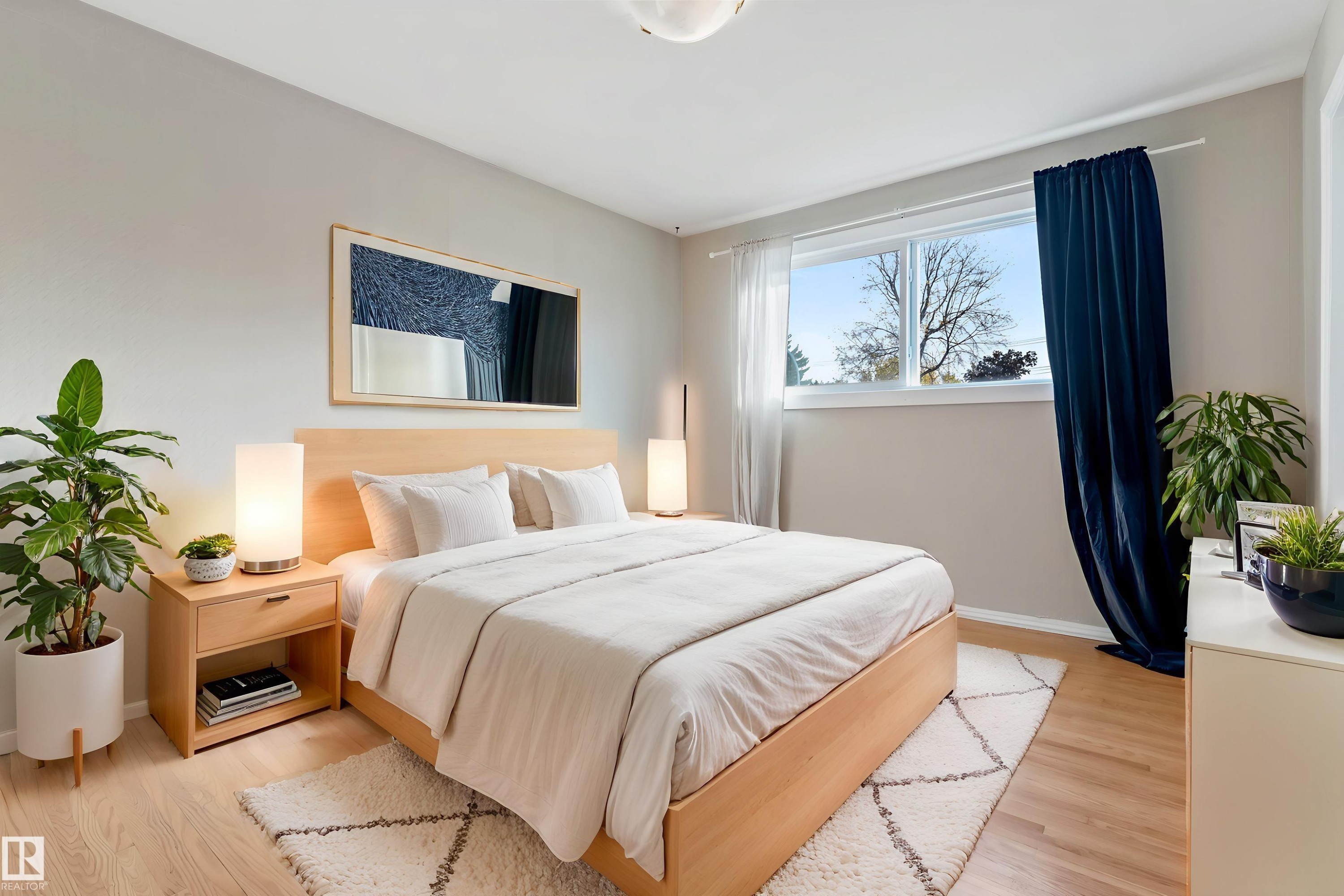 7104 95 Avenue, Edmonton, AB - Indoor Photo Showing Bedroom