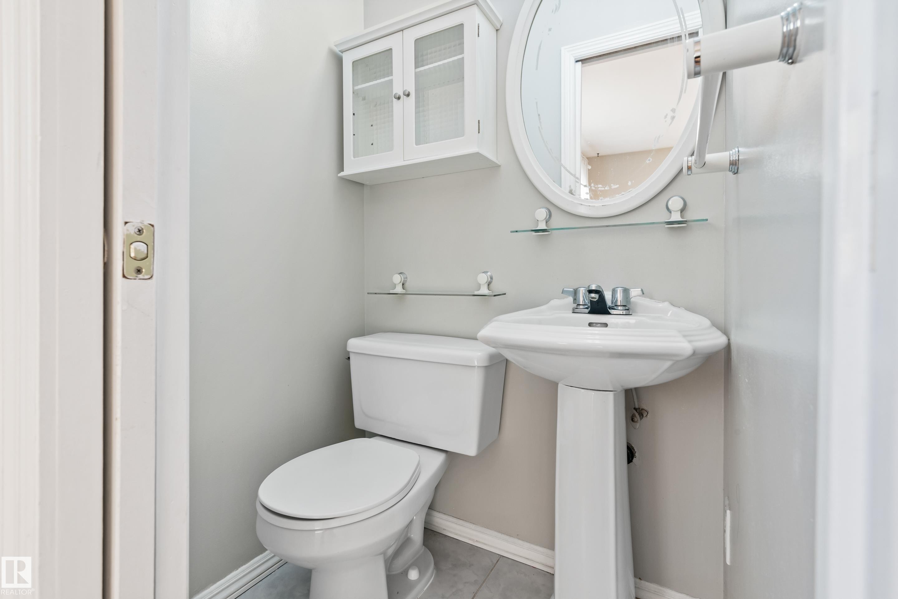 7104 95 Avenue, Edmonton, AB - Indoor Photo Showing Bathroom