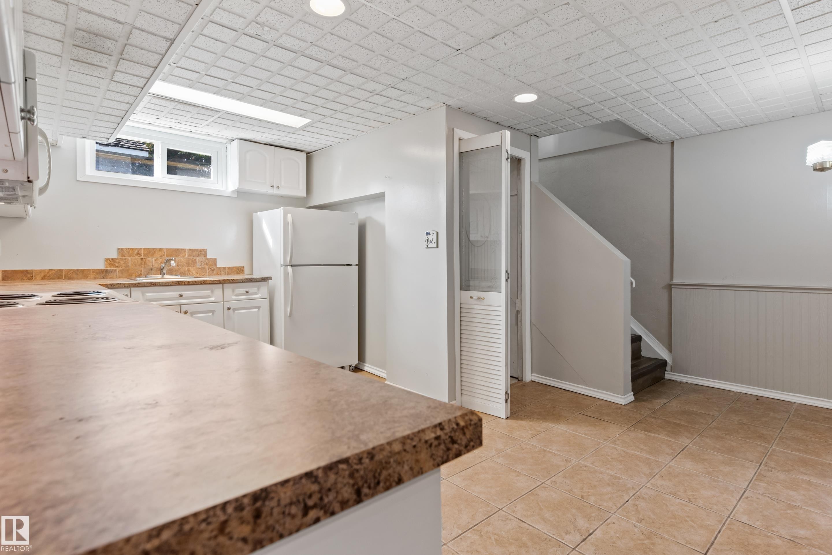 7104 95 Avenue, Edmonton, AB - Indoor