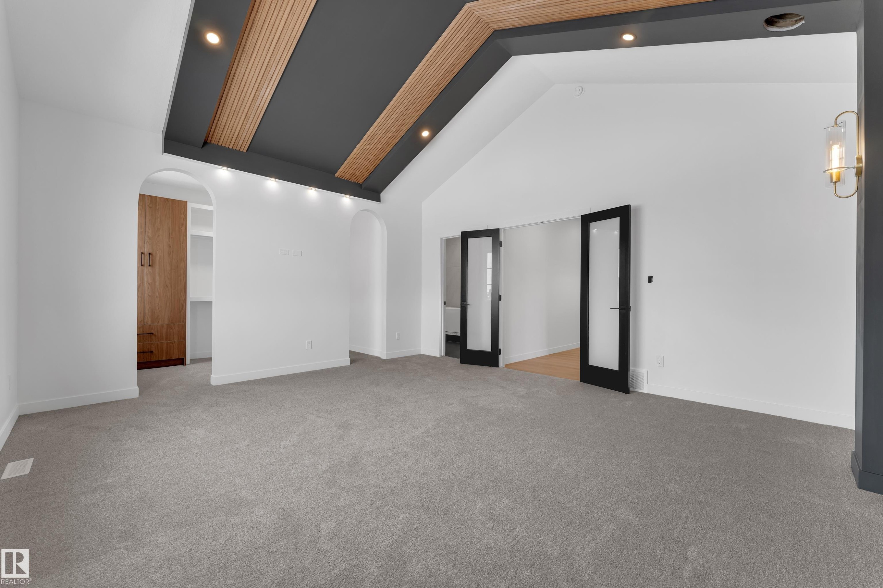 Spare room with recessed lighting, light carpet, lofted ceiling, and arched walkways - 40 Grayson Green, Stony Plain, AB - Indoor Photo Showing Other Room