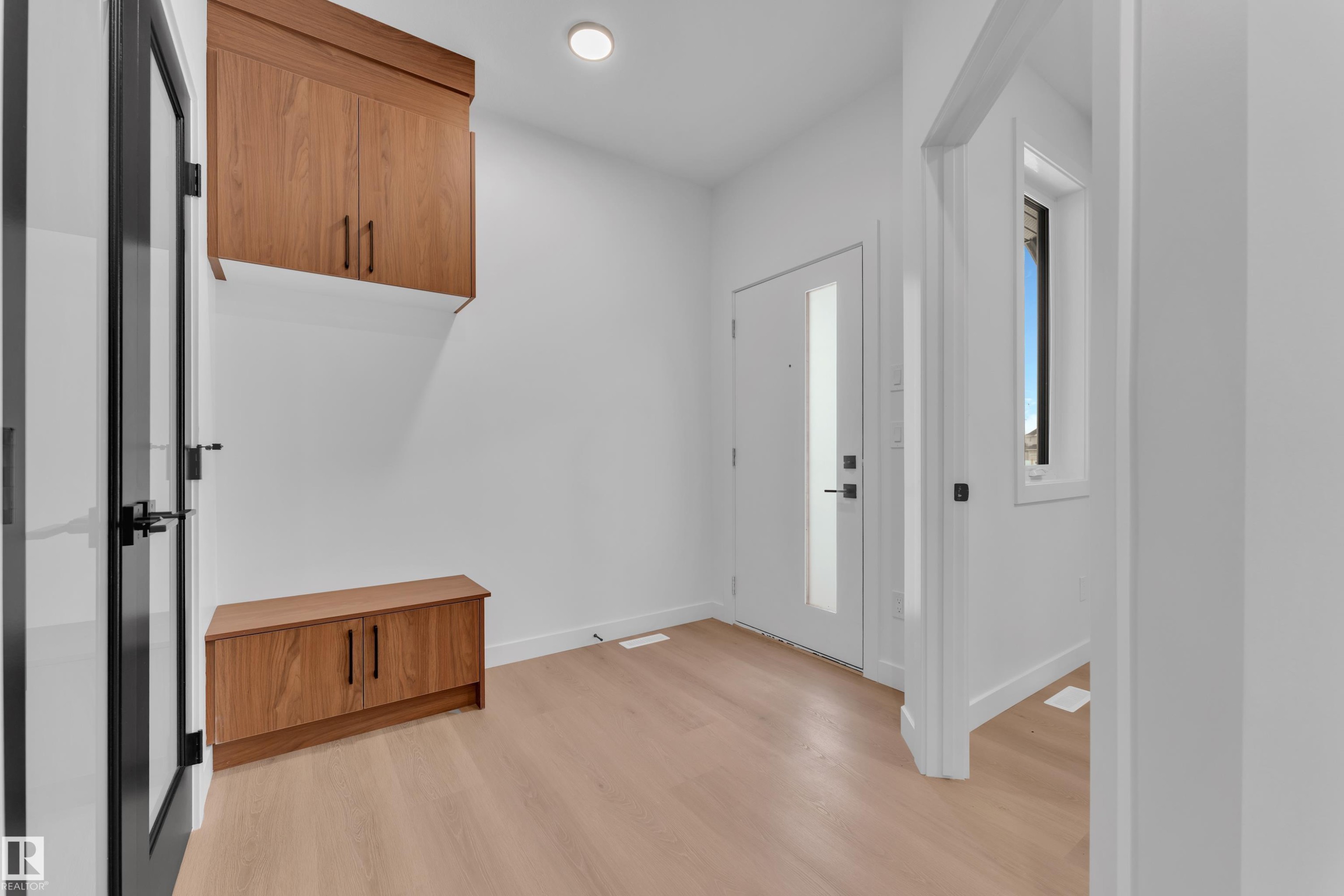 Entryway featuring light wood finished floors and baseboards - 40 Grayson Green, Stony Plain, AB - Indoor Photo Showing Other Room