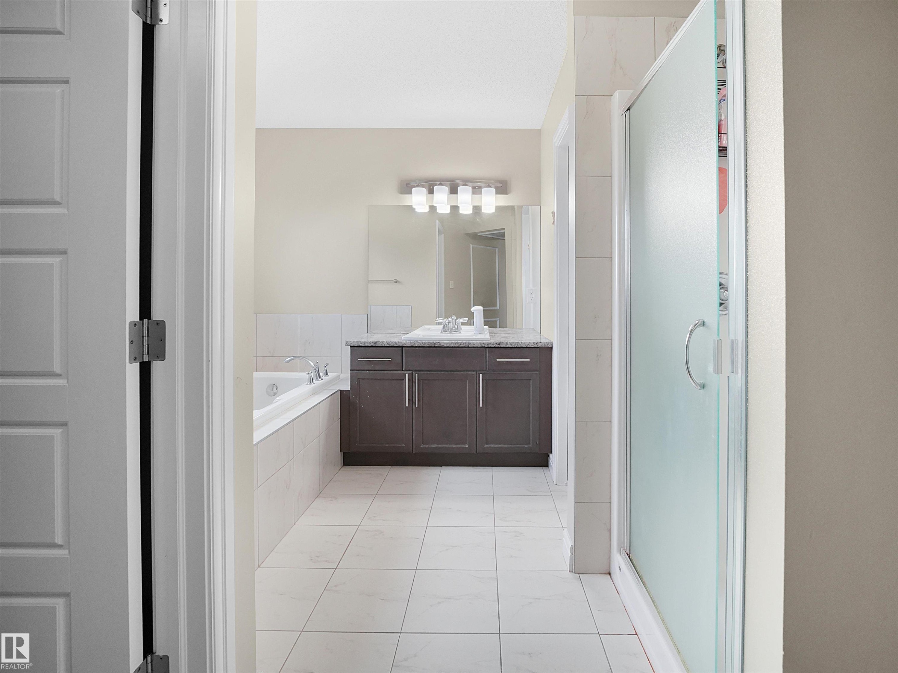8716 Carson Way, Edmonton, AB - Indoor Photo Showing Bathroom