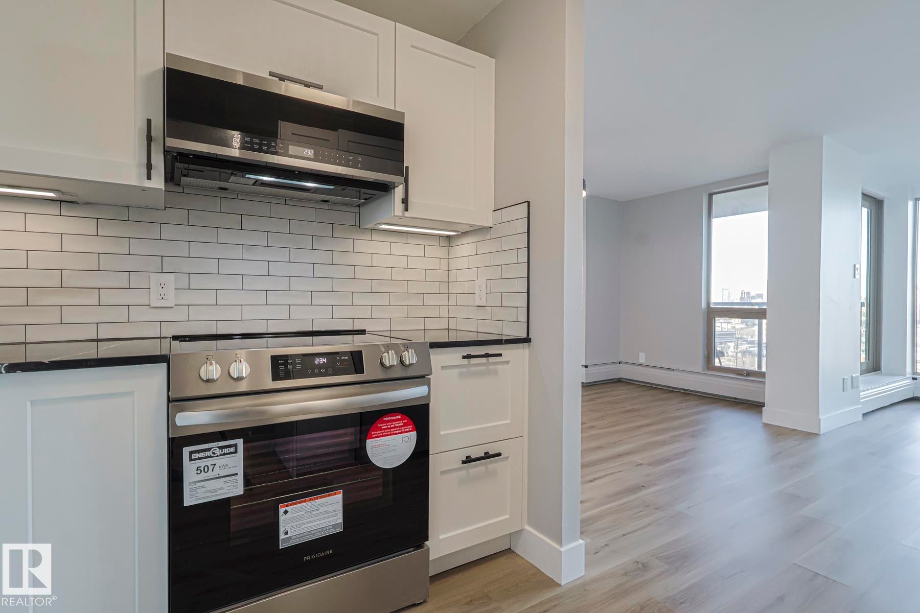 505 10149 Saskatchewan Drive, Edmonton, AB - Indoor Photo Showing Kitchen