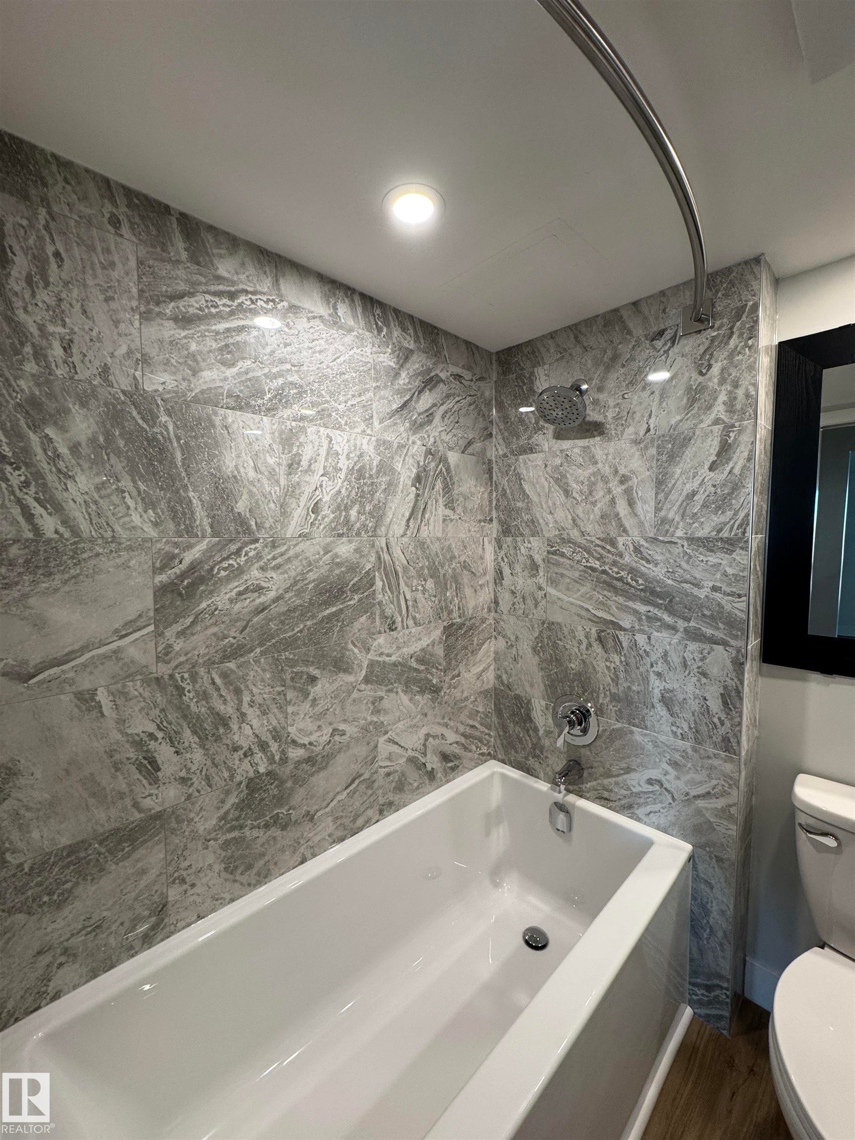 Full bathroom featuring shower / bathtub combination and toilet - 505 10149 Saskatchewan Drive, Edmonton, AB - Indoor Photo Showing Bathroom