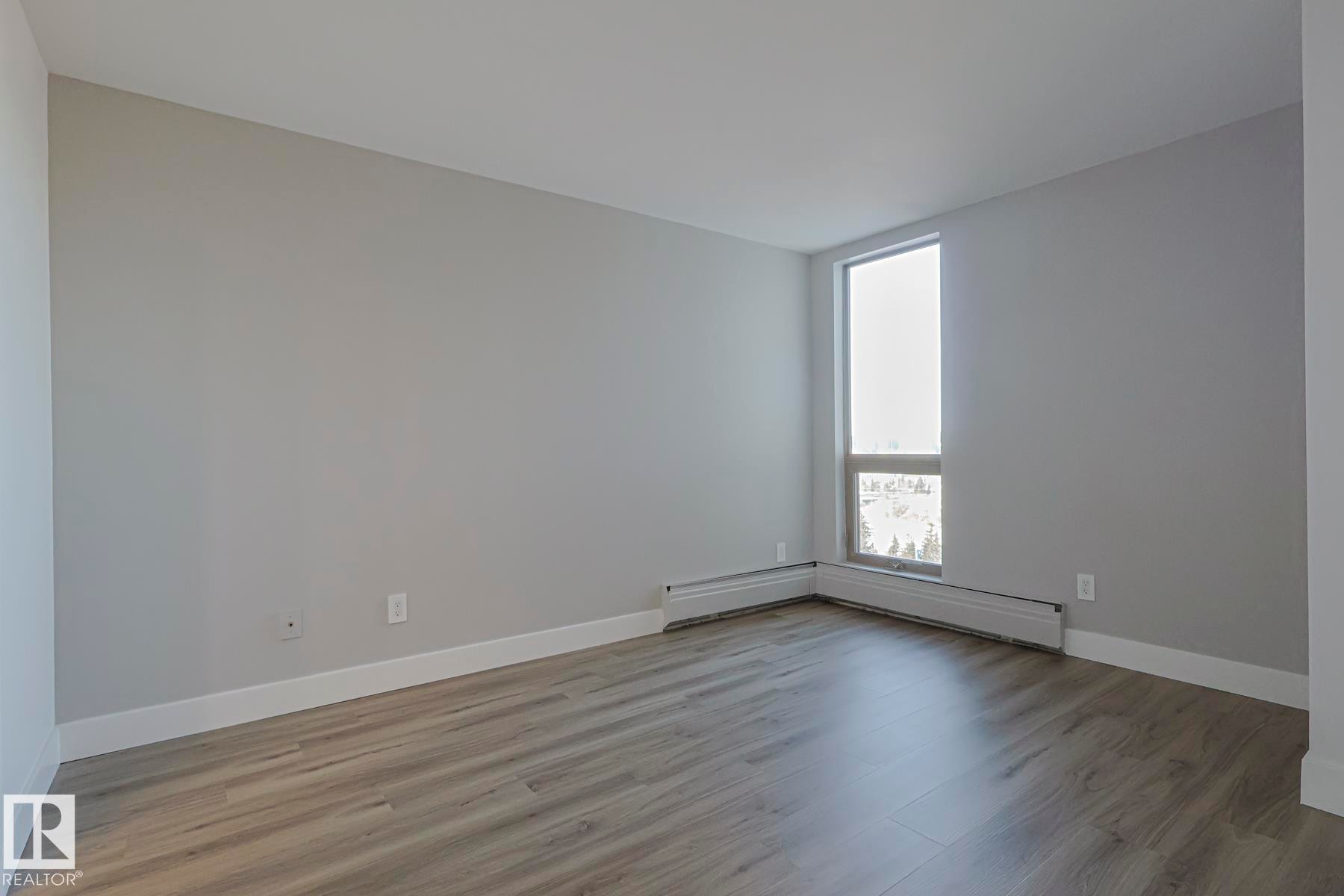 Secondary bedroom - 505 10149 Saskatchewan Drive, Edmonton, AB - Indoor Photo Showing Other Room