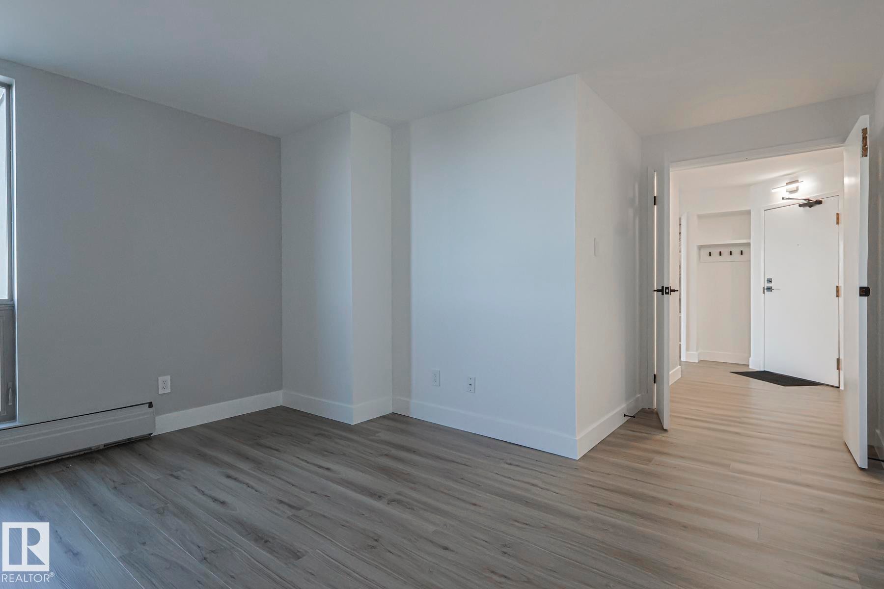 Secondary bedroom - 505 10149 Saskatchewan Drive, Edmonton, AB - Indoor Photo Showing Other Room