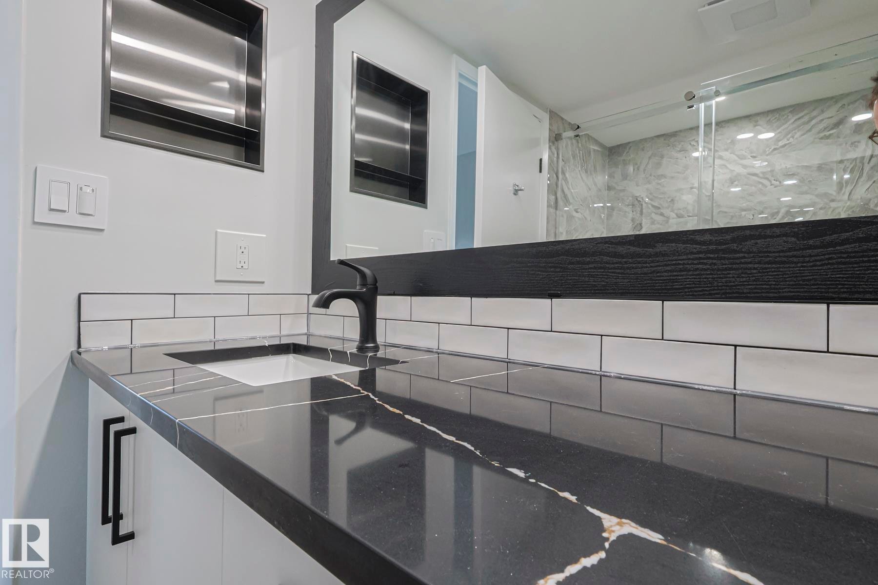 505 10149 Saskatchewan Drive, Edmonton, AB - Indoor Photo Showing Other Room