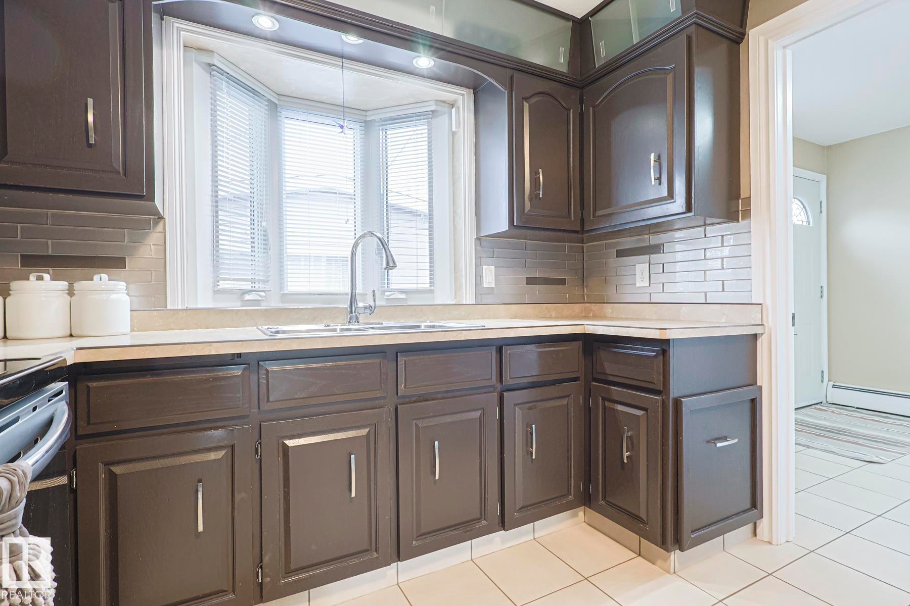 13304 70 Street, Edmonton, AB - Indoor Photo Showing Kitchen