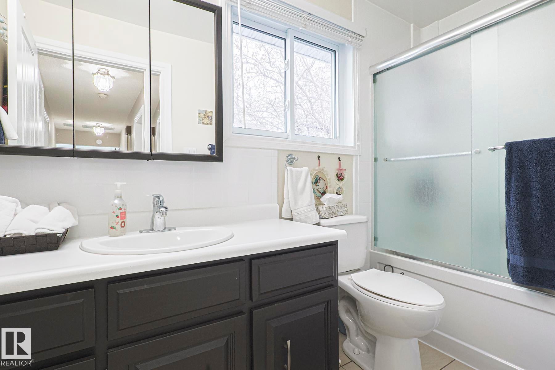 13304 70 Street, Edmonton, AB - Indoor Photo Showing Bathroom