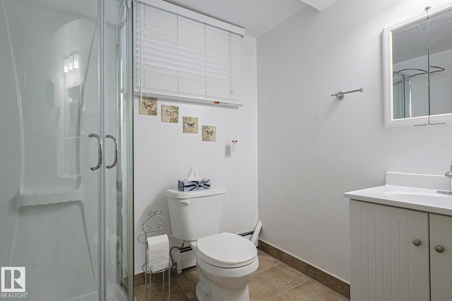 13304 70 Street, Edmonton, AB - Indoor Photo Showing Bathroom