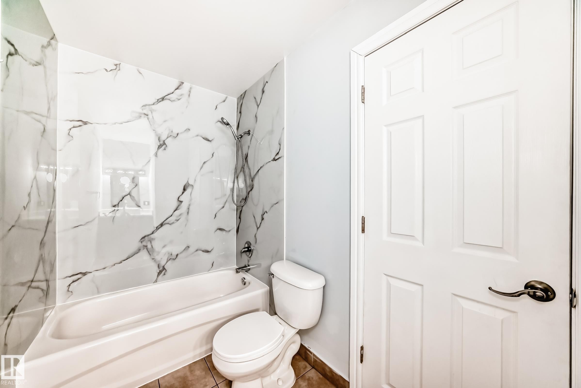 10331 153 Street, Edmonton, AB - Indoor Photo Showing Bathroom