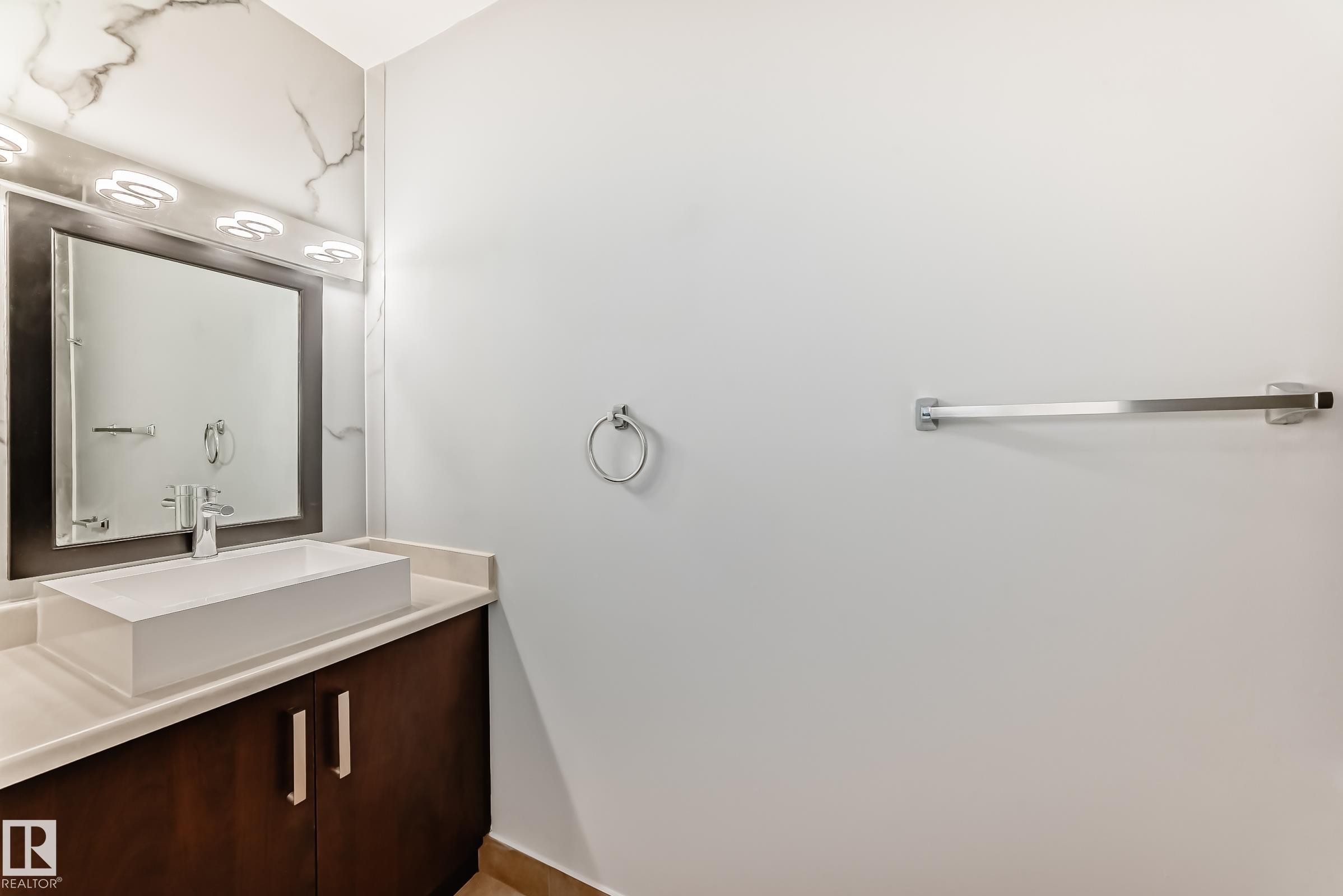 10331 153 Street, Edmonton, AB - Indoor Photo Showing Bathroom