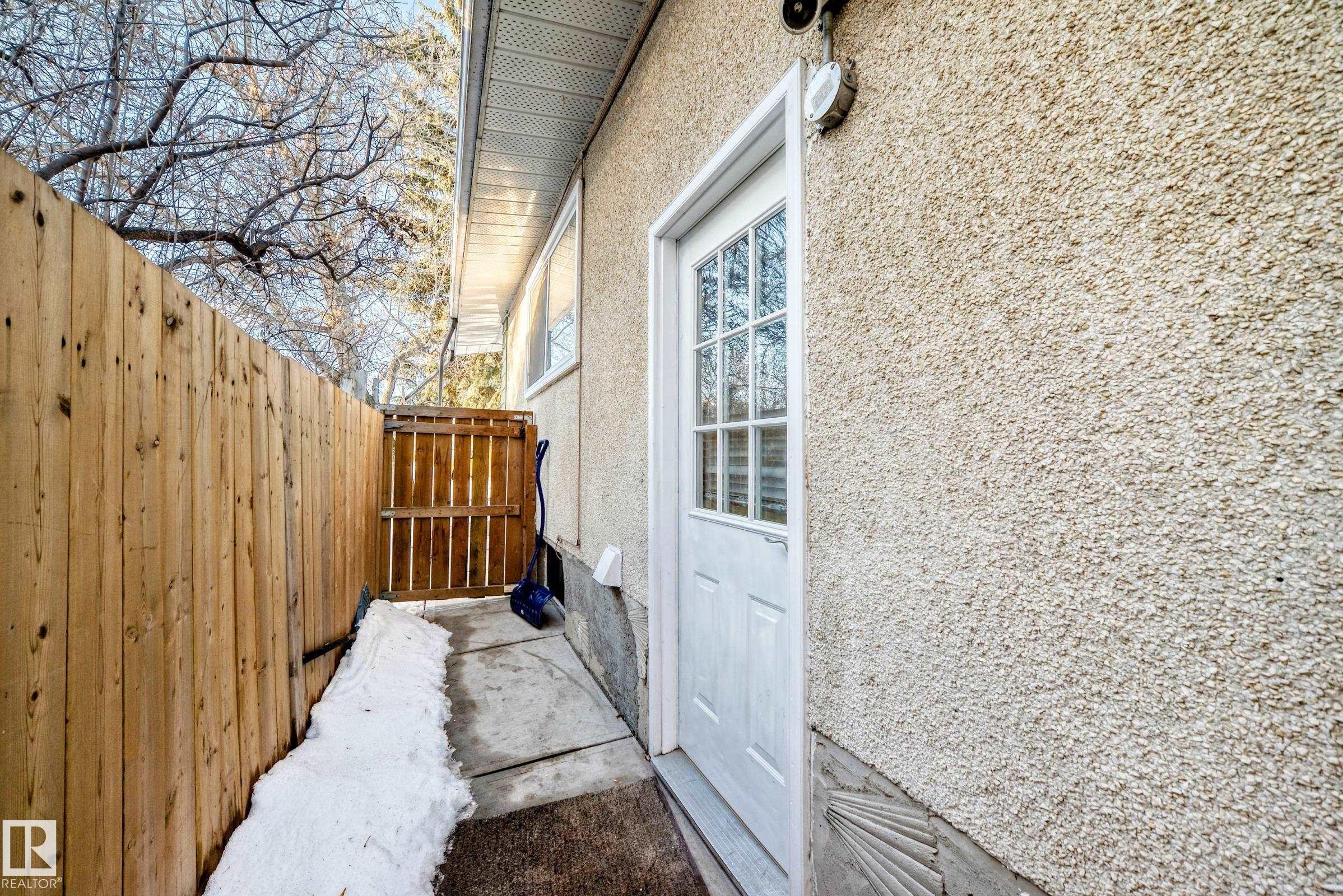 Separate Entrance w/access to the basement. - 10331 153 Street, Edmonton, AB - Outdoor With Exterior