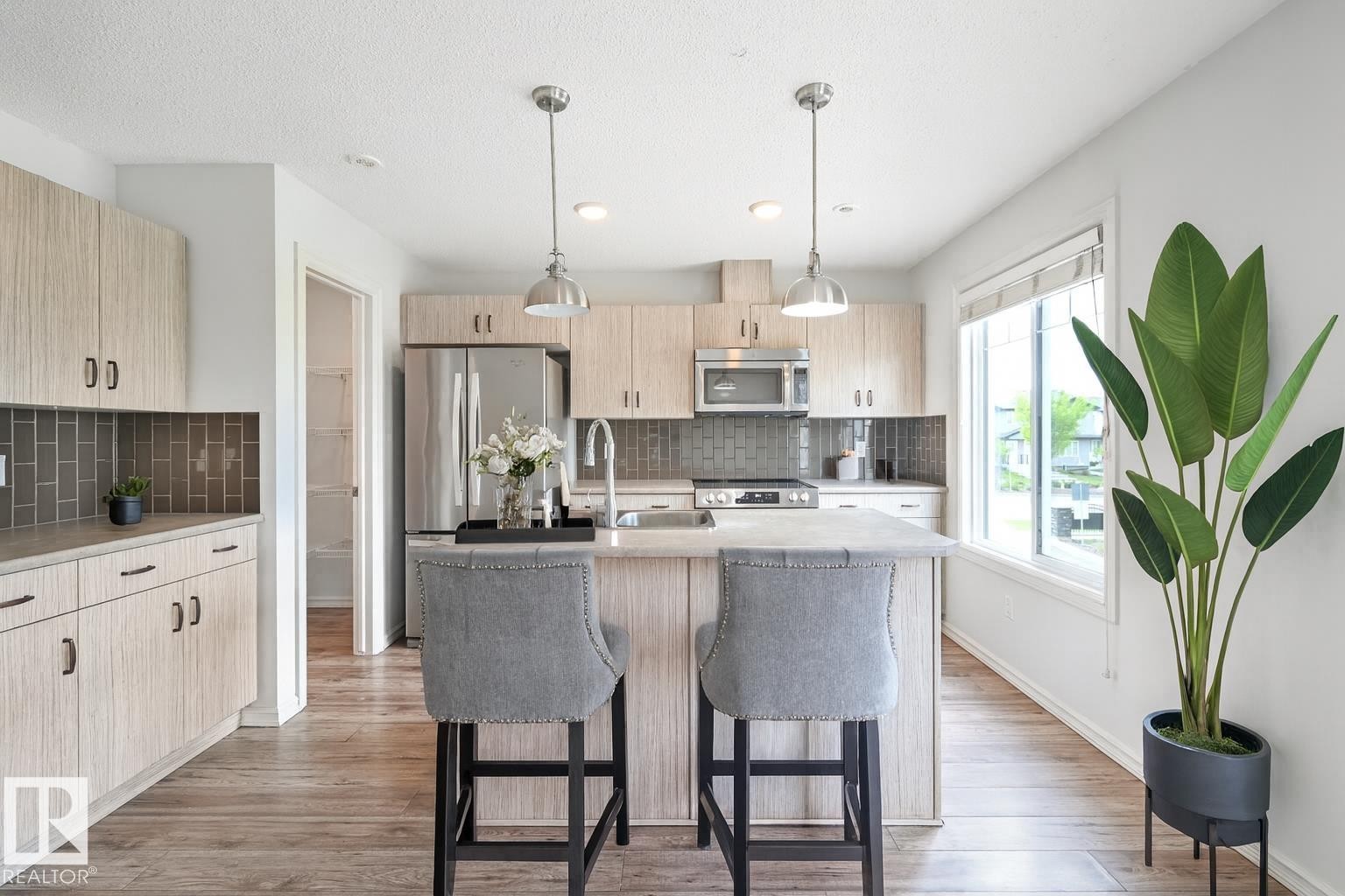 3 2215 24 Street, Edmonton, AB - Indoor Photo Showing Kitchen With Stainless Steel Kitchen With Upgraded Kitchen