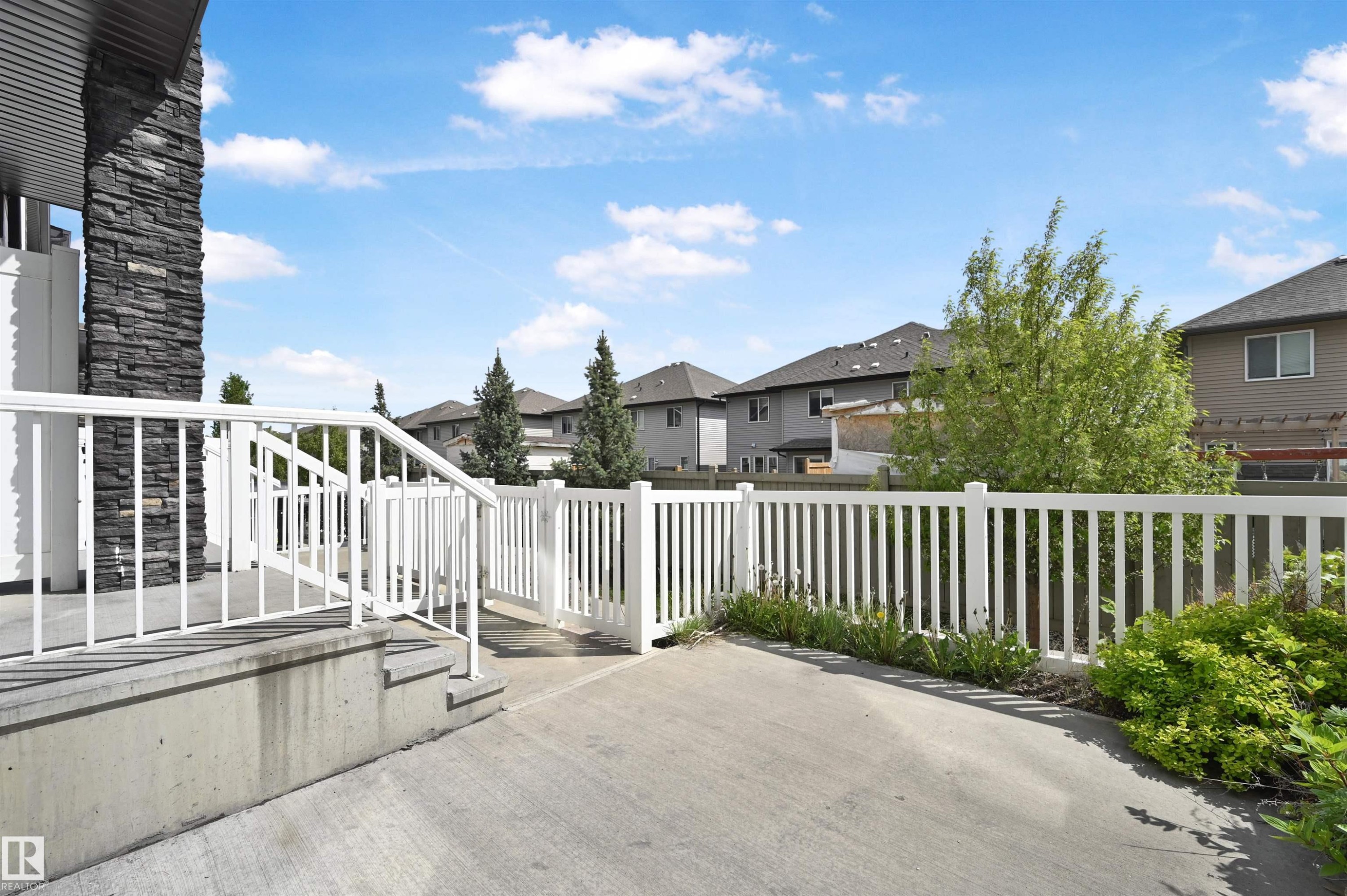 3 2215 24 Street, Edmonton, AB - Outdoor
