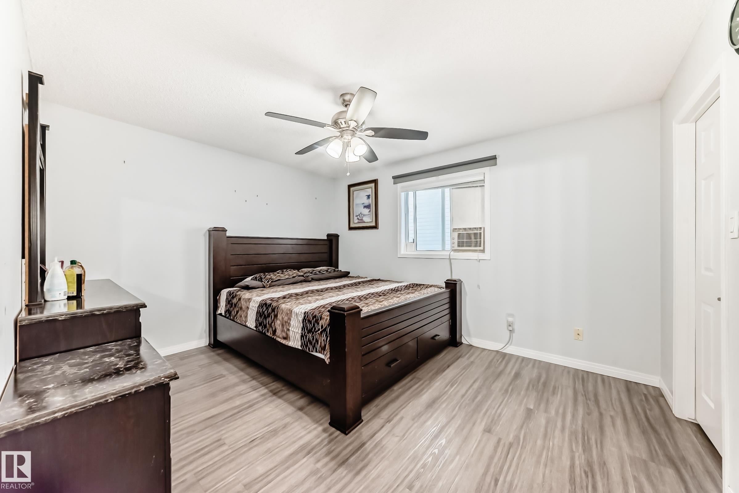 Bedroom featuring light wood finished floors and a ceiling fan - 6 Jefferson Road, Edmonton, AB - Indoor Photo Showing Bedroom