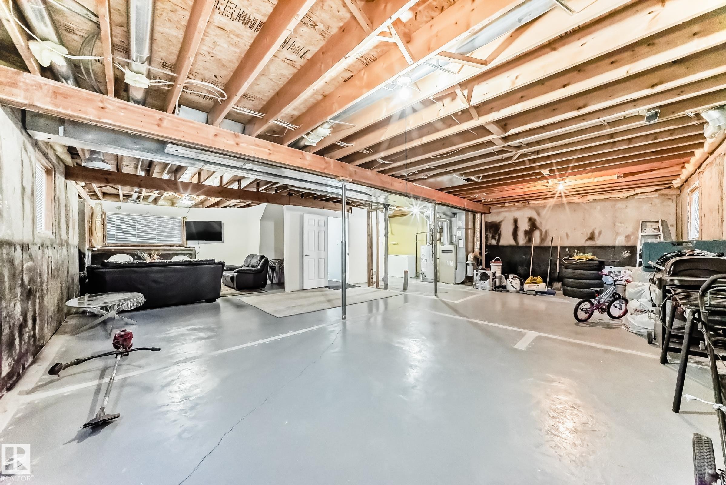 Unfinished below grade area with heating unit and water heater - 6 Jefferson Road, Edmonton, AB - Indoor Photo Showing Basement