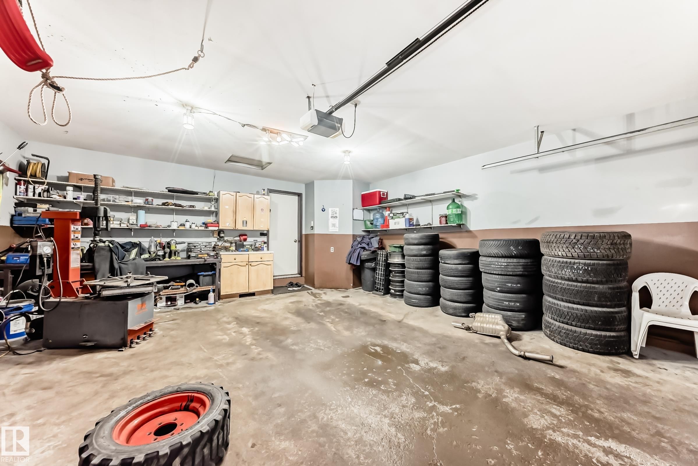Garage featuring a workshop area and a garage door opener - 6 Jefferson Road, Edmonton, AB - Indoor Photo Showing Garage