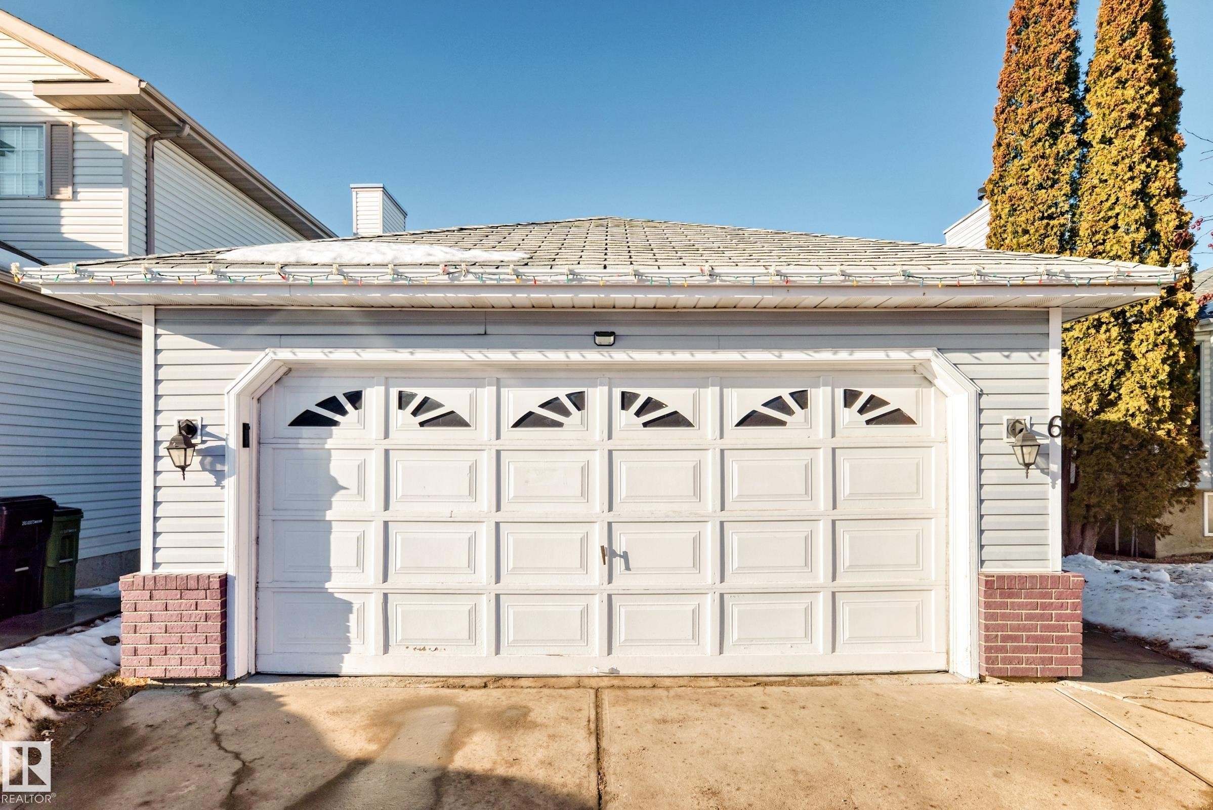 Garage with concrete driveway - 6 Jefferson Road, Edmonton, AB - Outdoor