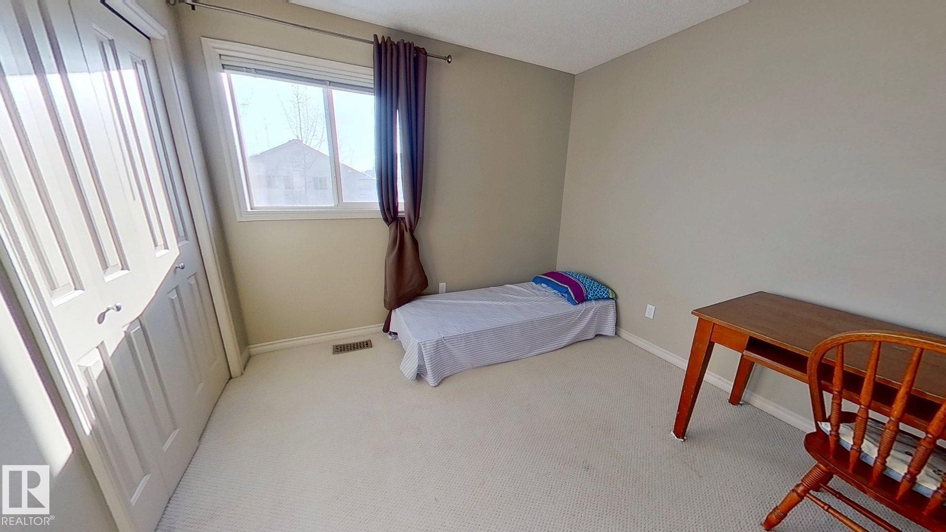 3811 Mclean Close, Edmonton, AB - Indoor Photo Showing Bedroom