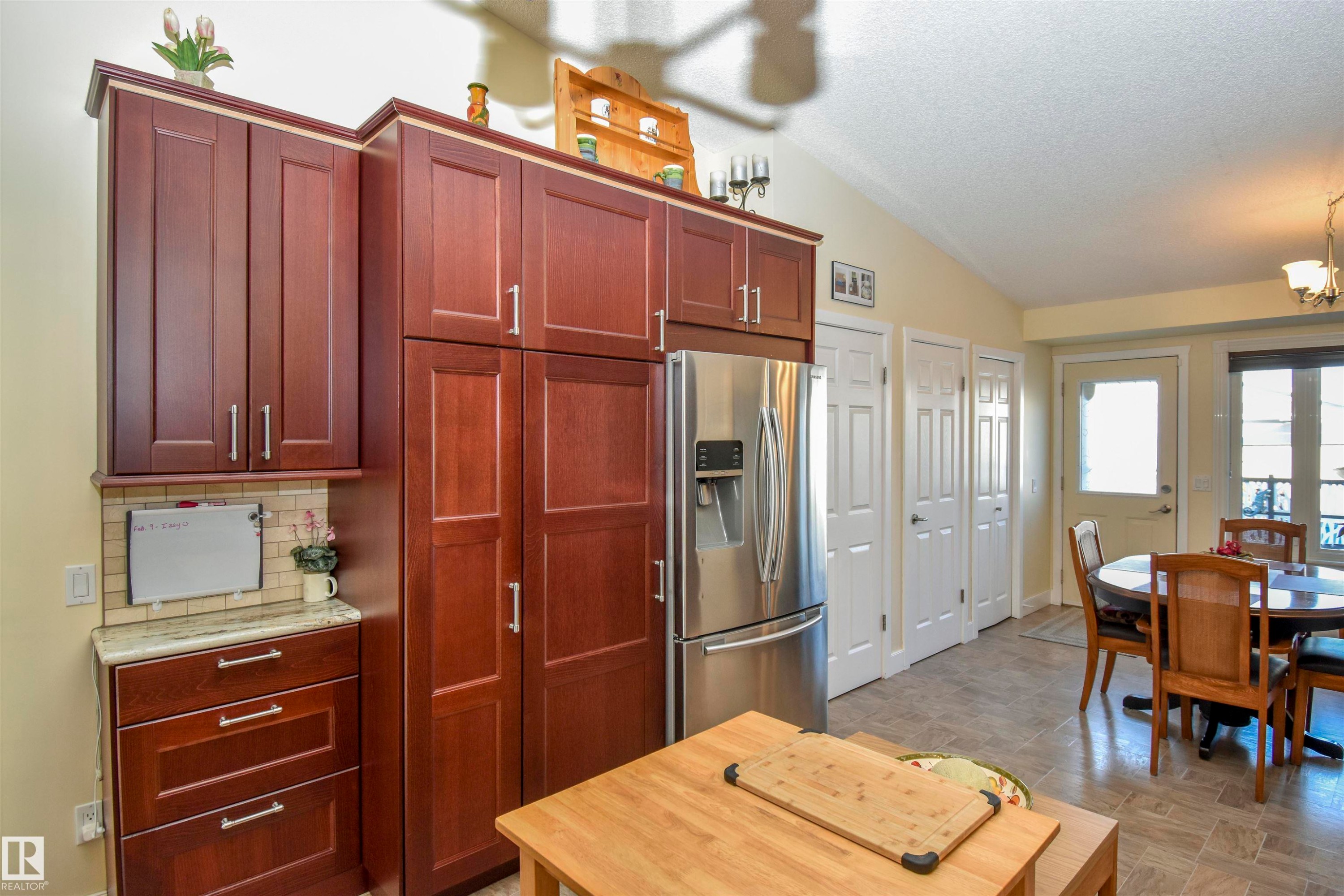 4042 37A Avenue, Edmonton, AB - Indoor