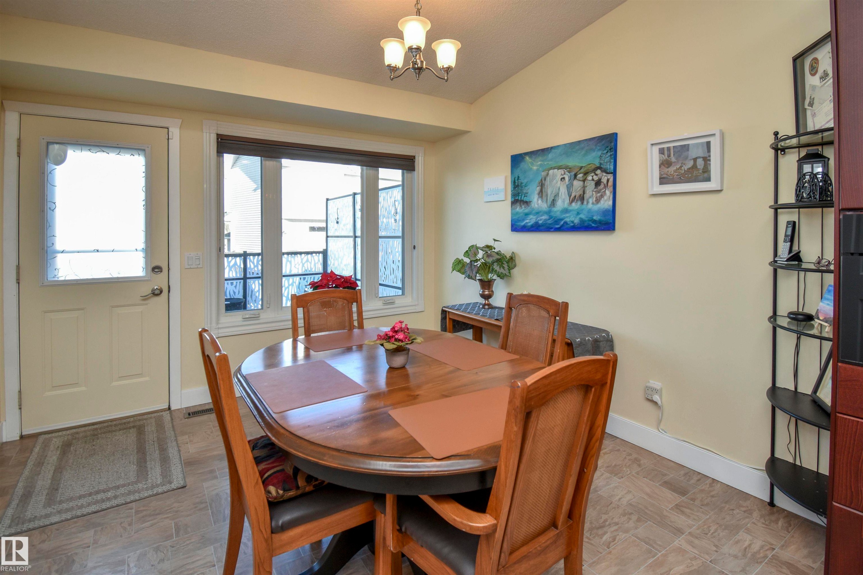 4042 37A Avenue, Edmonton, AB - Indoor Photo Showing Dining Room