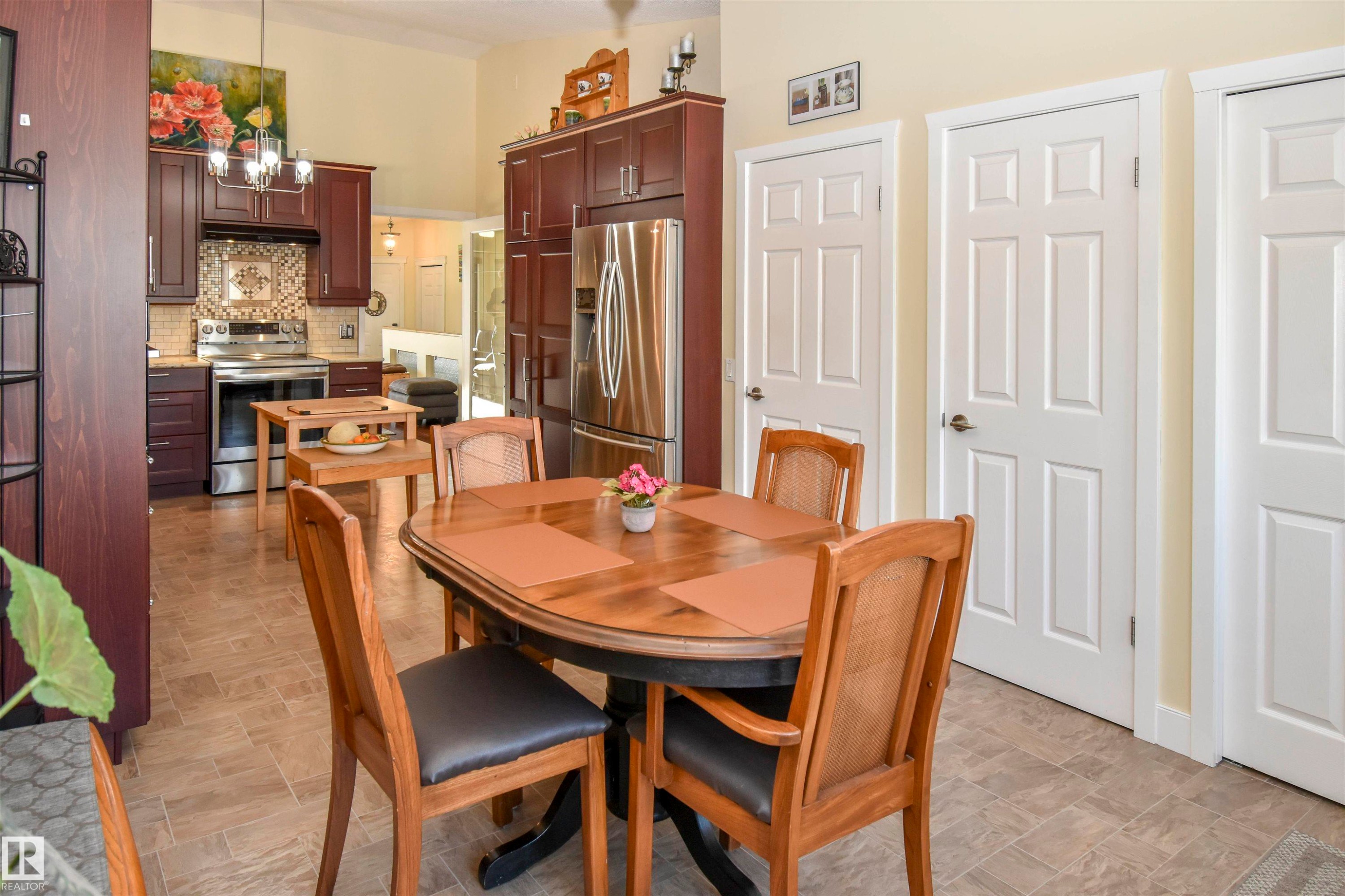 4042 37A Avenue, Edmonton, AB - Indoor Photo Showing Dining Room