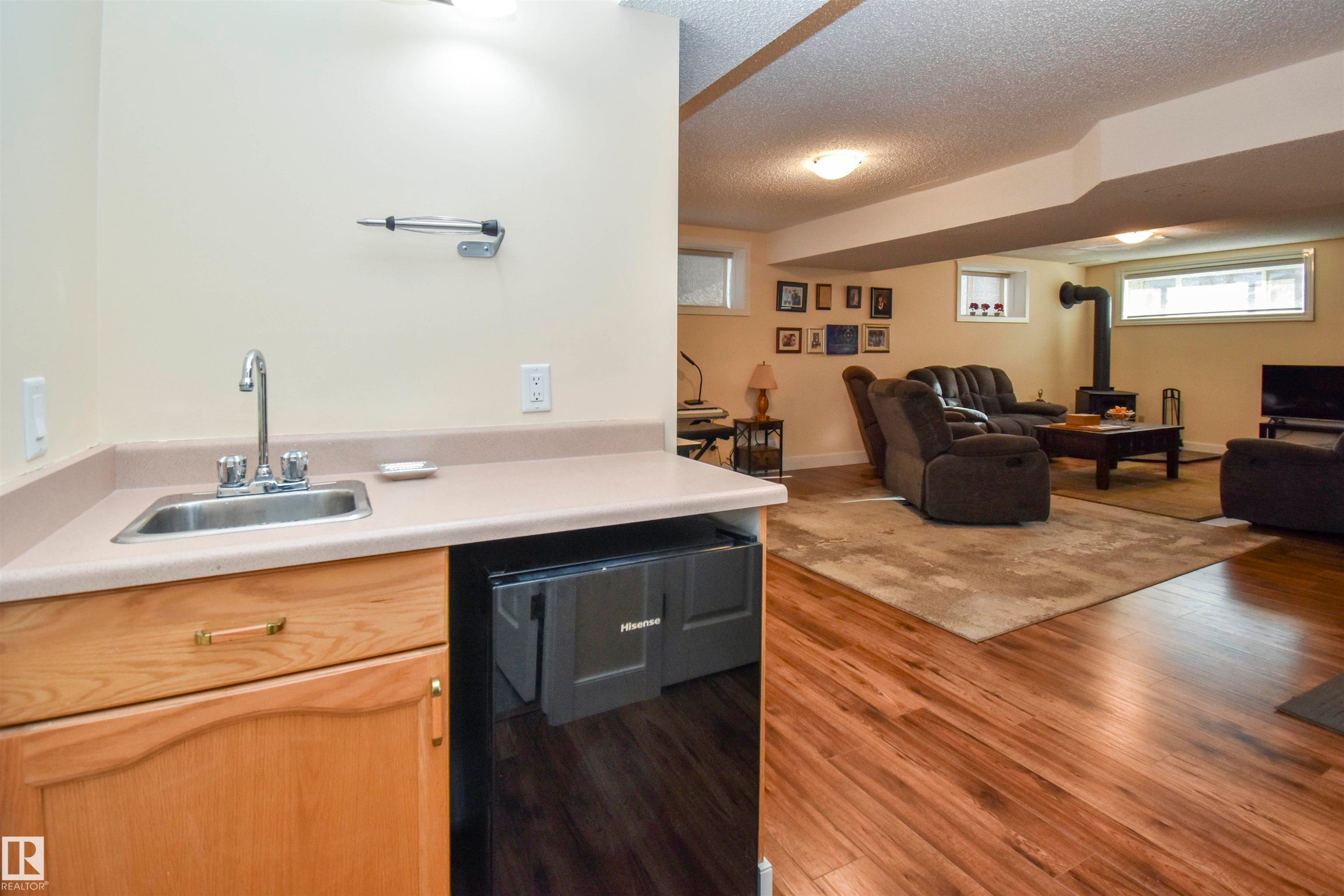 4042 37A Avenue, Edmonton, AB - Indoor