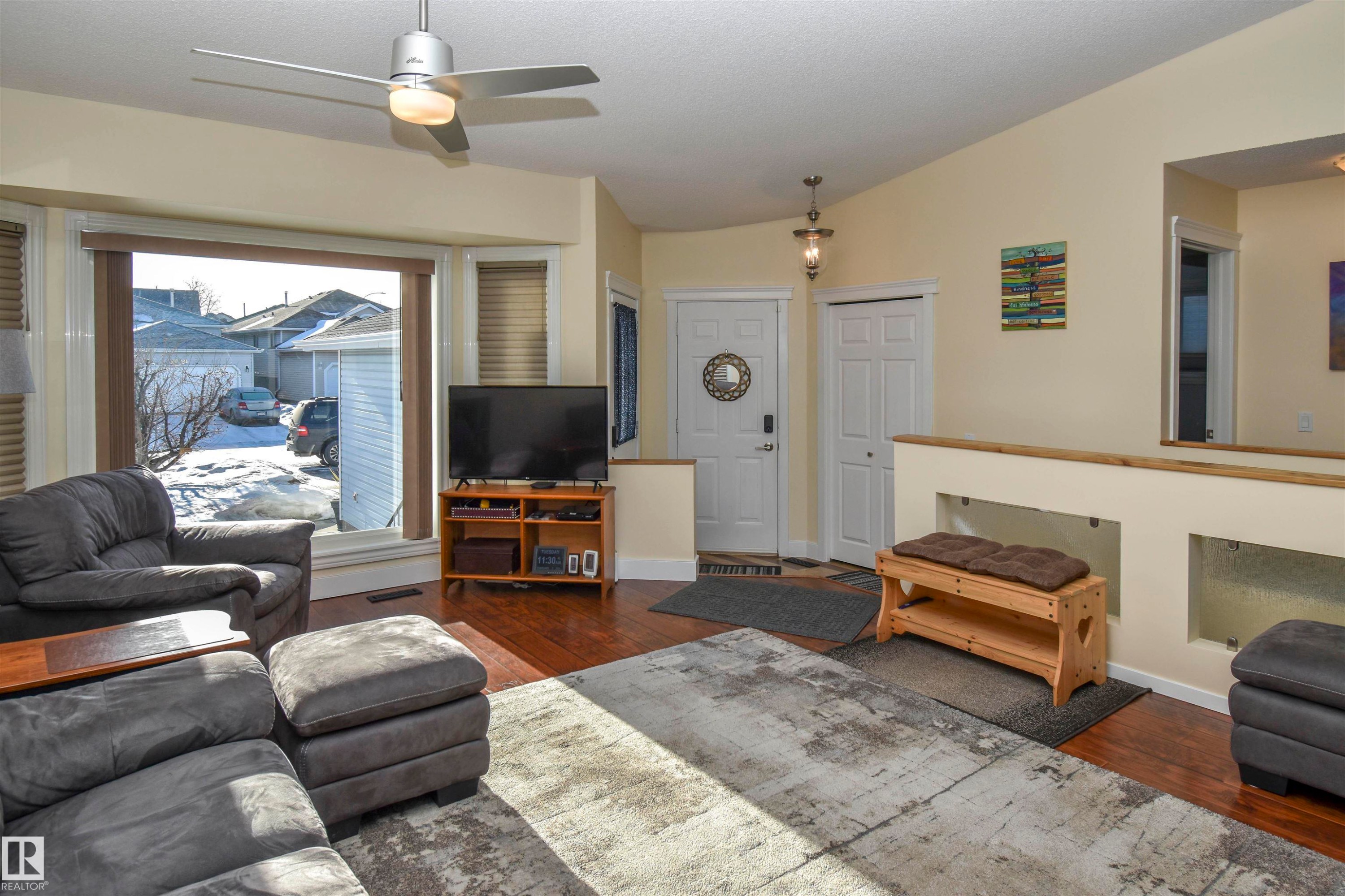4042 37A Avenue, Edmonton, AB - Indoor Photo Showing Living Room
