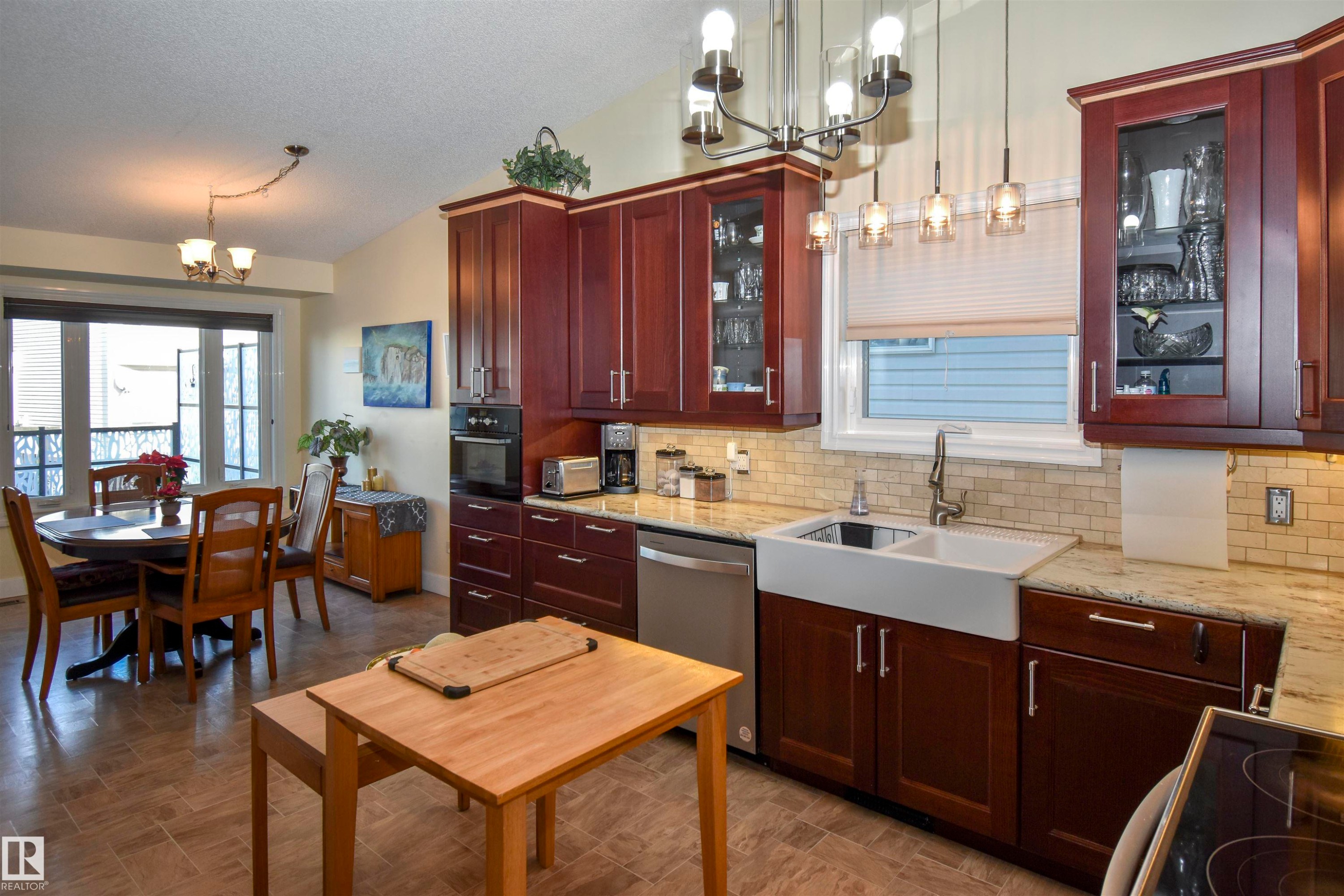 4042 37A Avenue, Edmonton, AB - Indoor