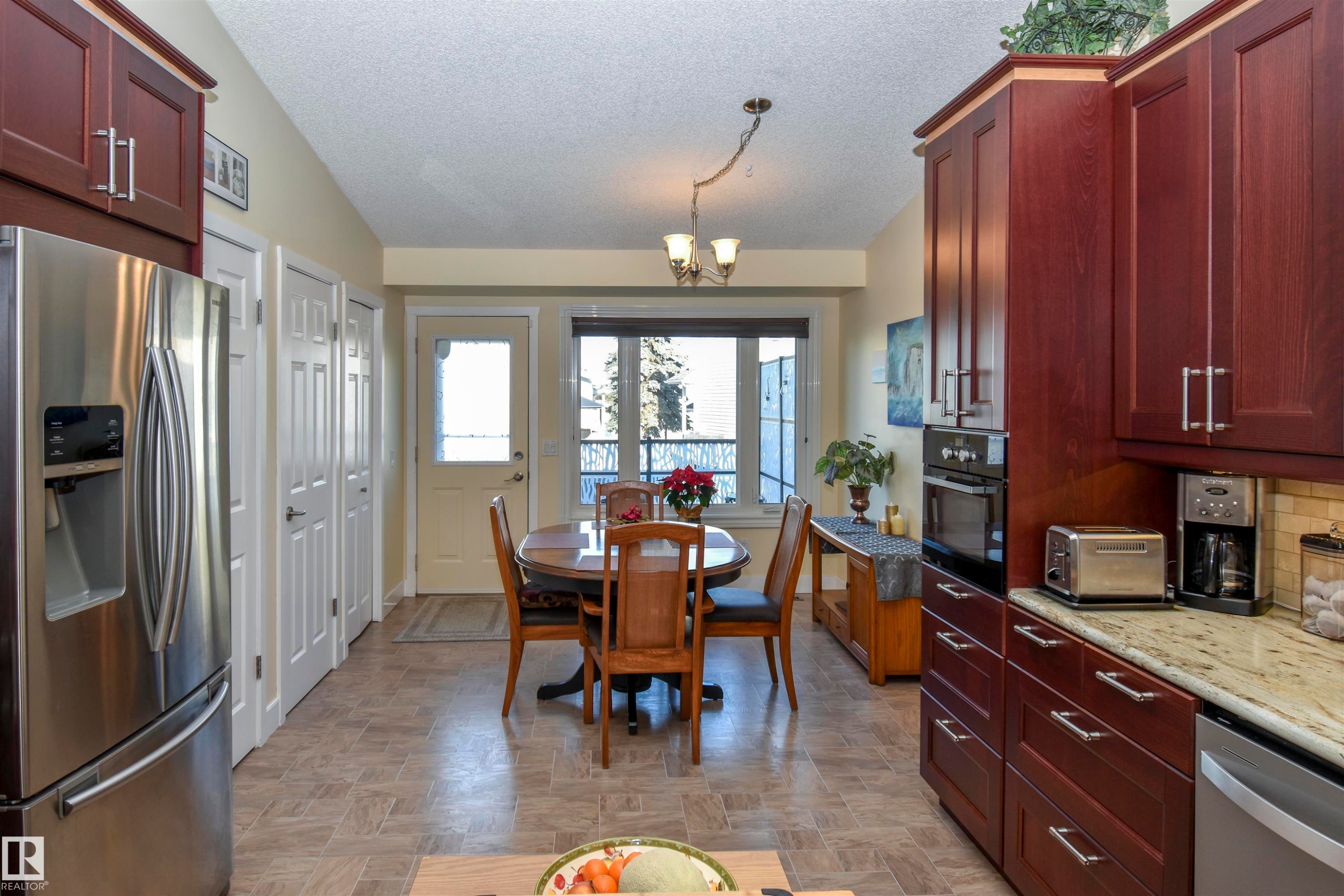 4042 37A Avenue, Edmonton, AB - Indoor