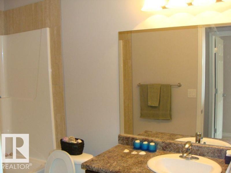 12124 122 Street, Edmonton, AB - Indoor Photo Showing Bathroom